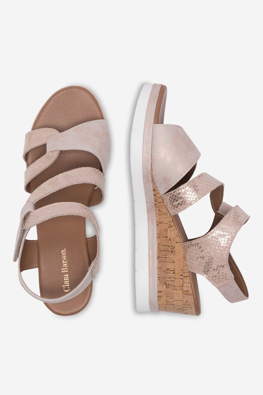 Sandały na koturnie