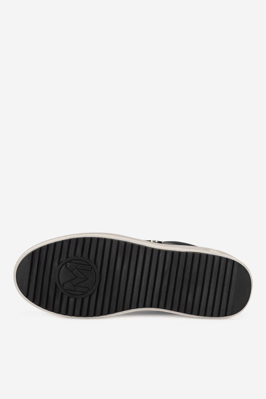 Sneakersy na platformie