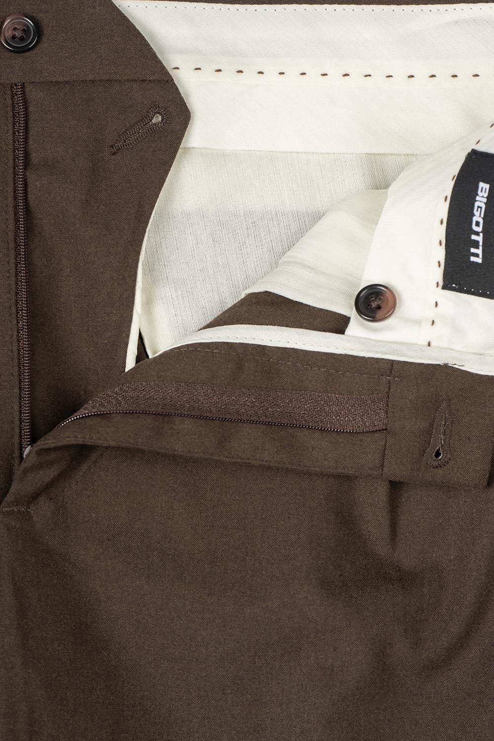 Pantaloni slim maro uni