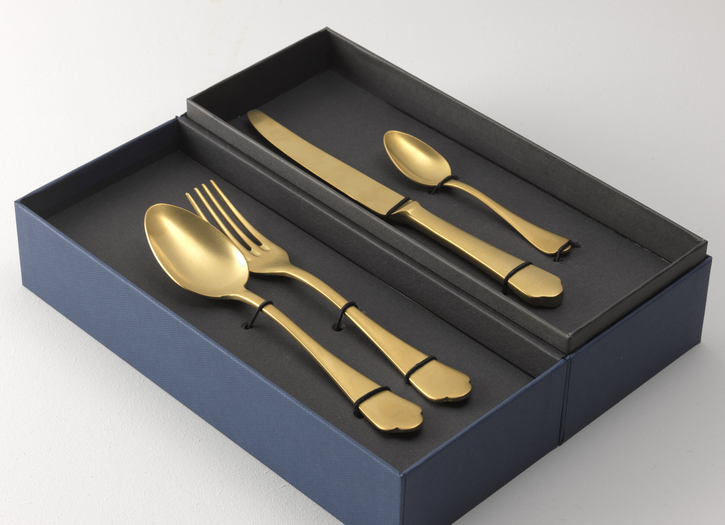 SET POSATE DA 24 PEZZI