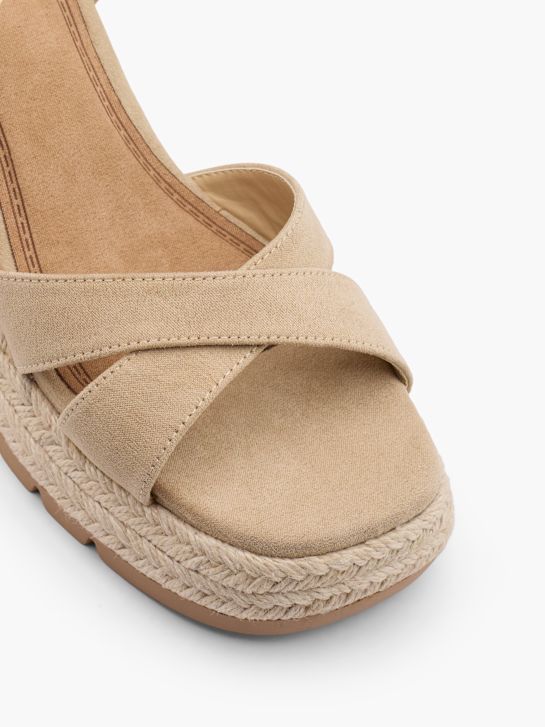 Sandály na podpatku