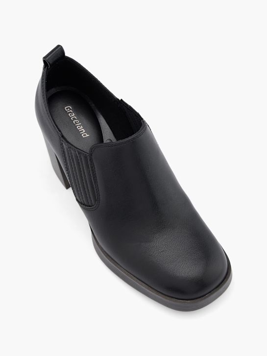 Czółenka z zabudowanym przodem