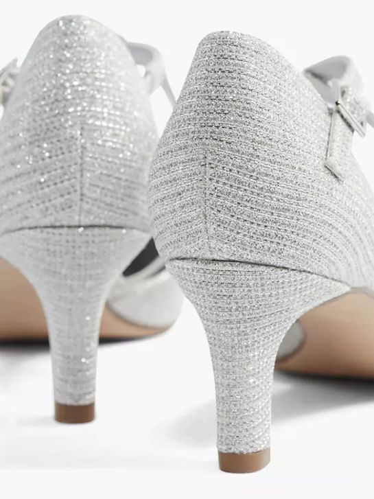 Czółenka z zapięciem