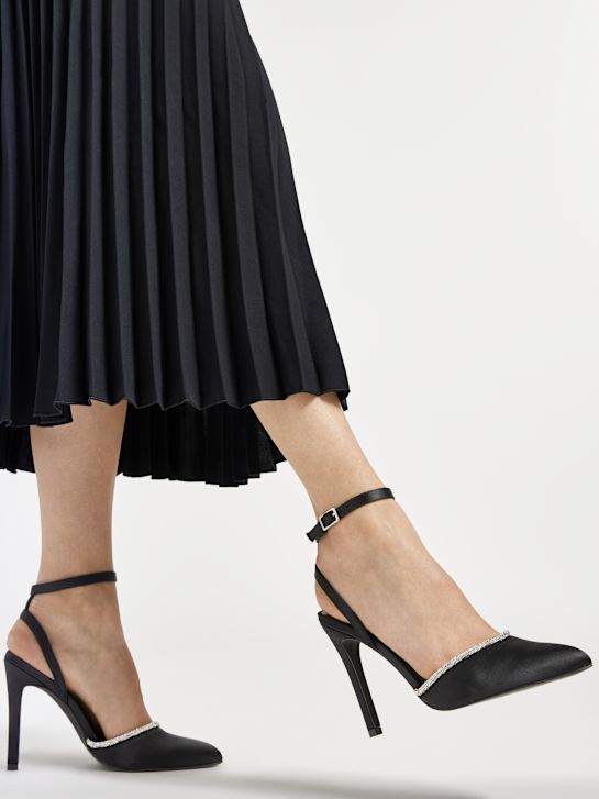 Czółenka z zapięciem