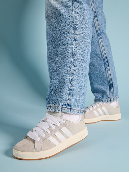 GRAND COURT BASE 00S Sneakersy