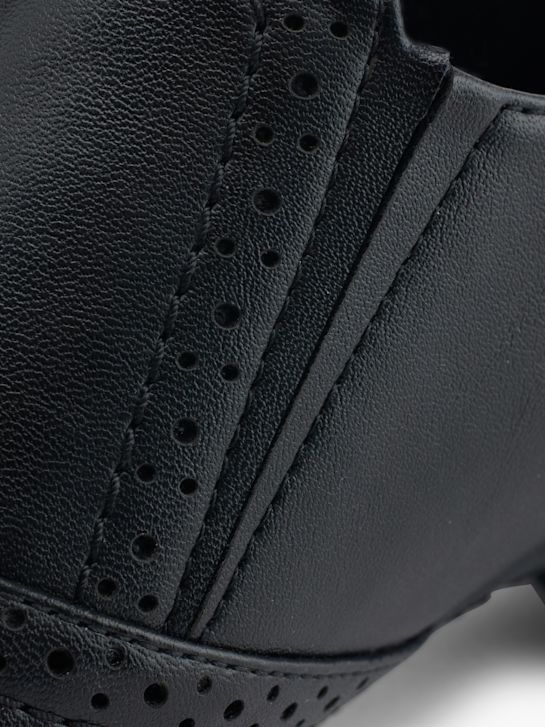 Czółenka z zabudowanym przodem