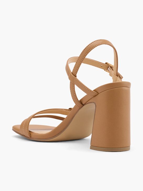 Sandał na obcasie