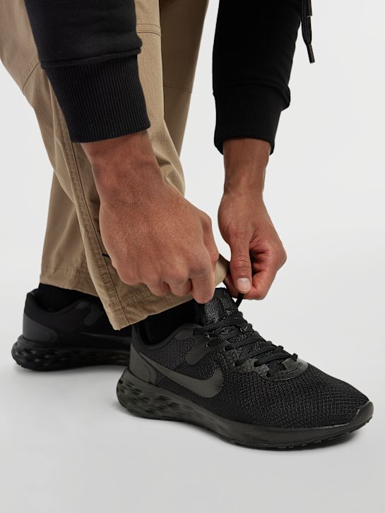 REVOLUTION 6 Buty do biegania