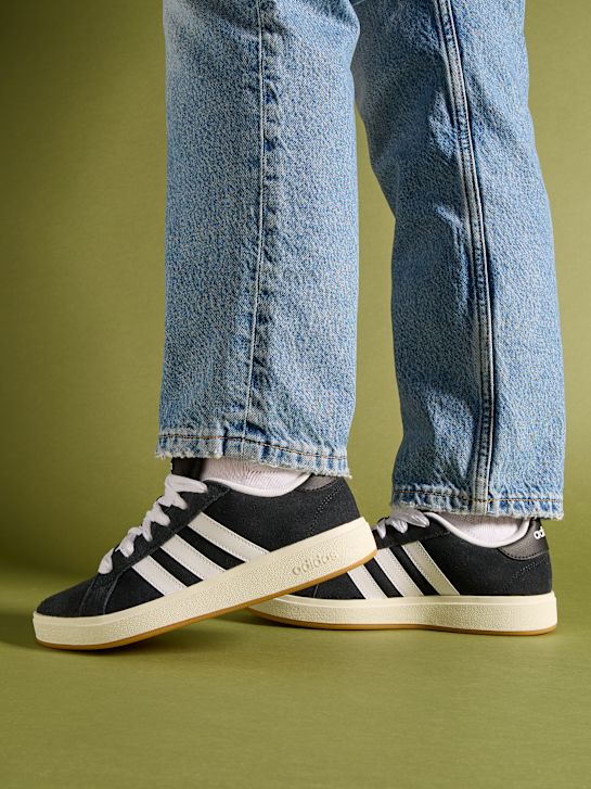 GRAND COURT BASE 00S Sneakersy