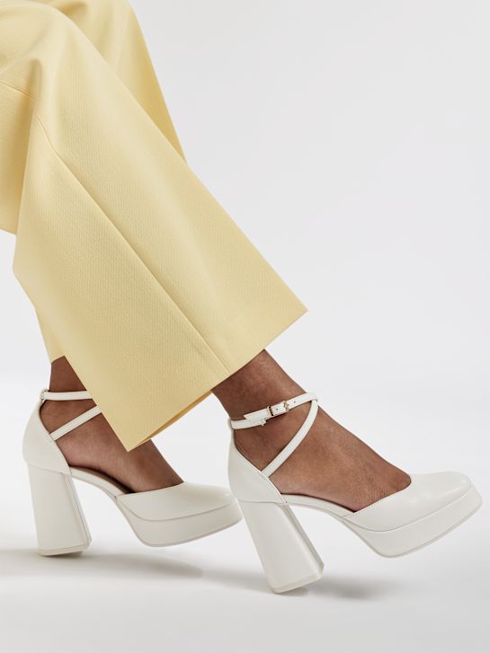 Czółenka z zapięciem