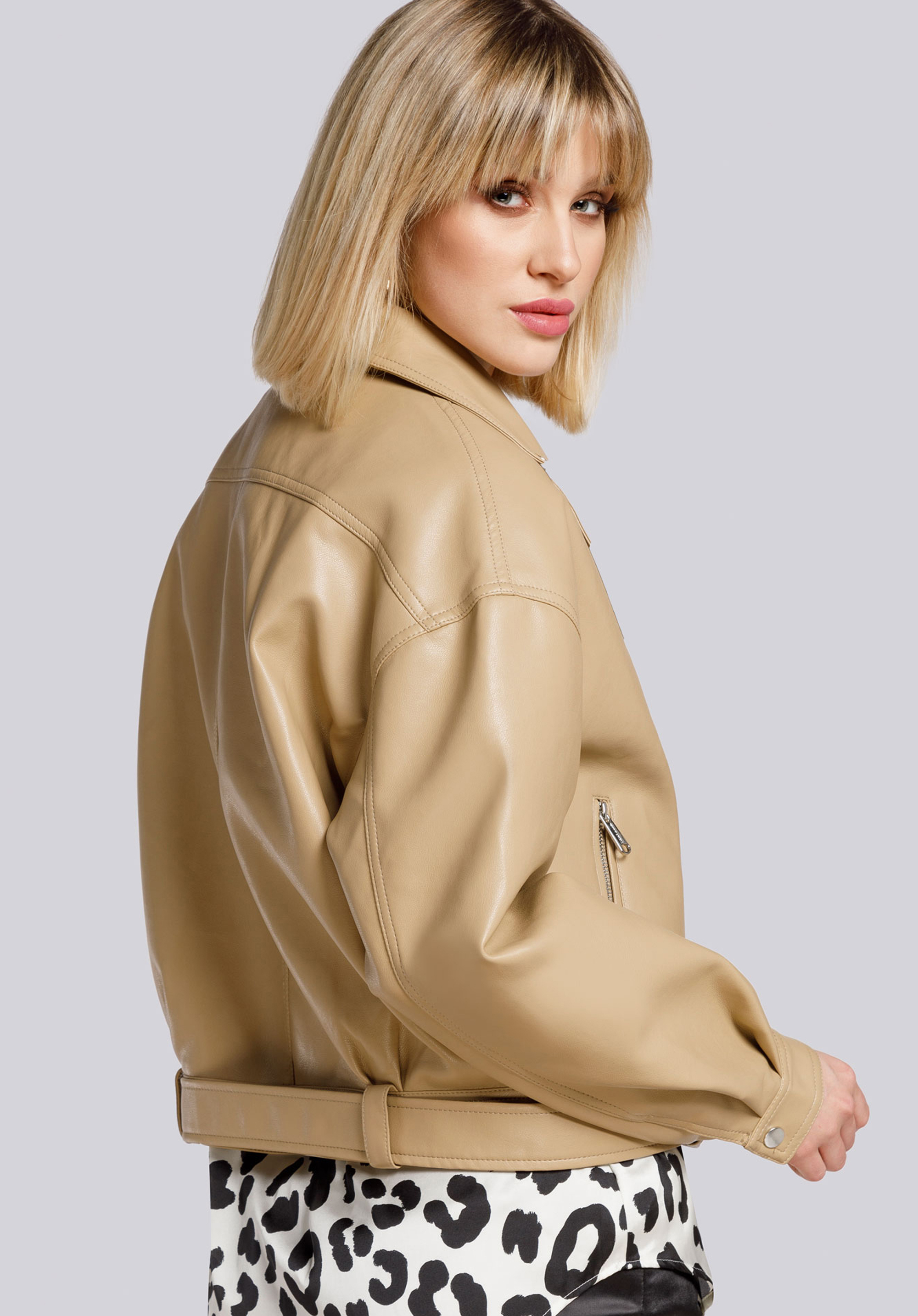 Damska ramoneska oversize z paskiem