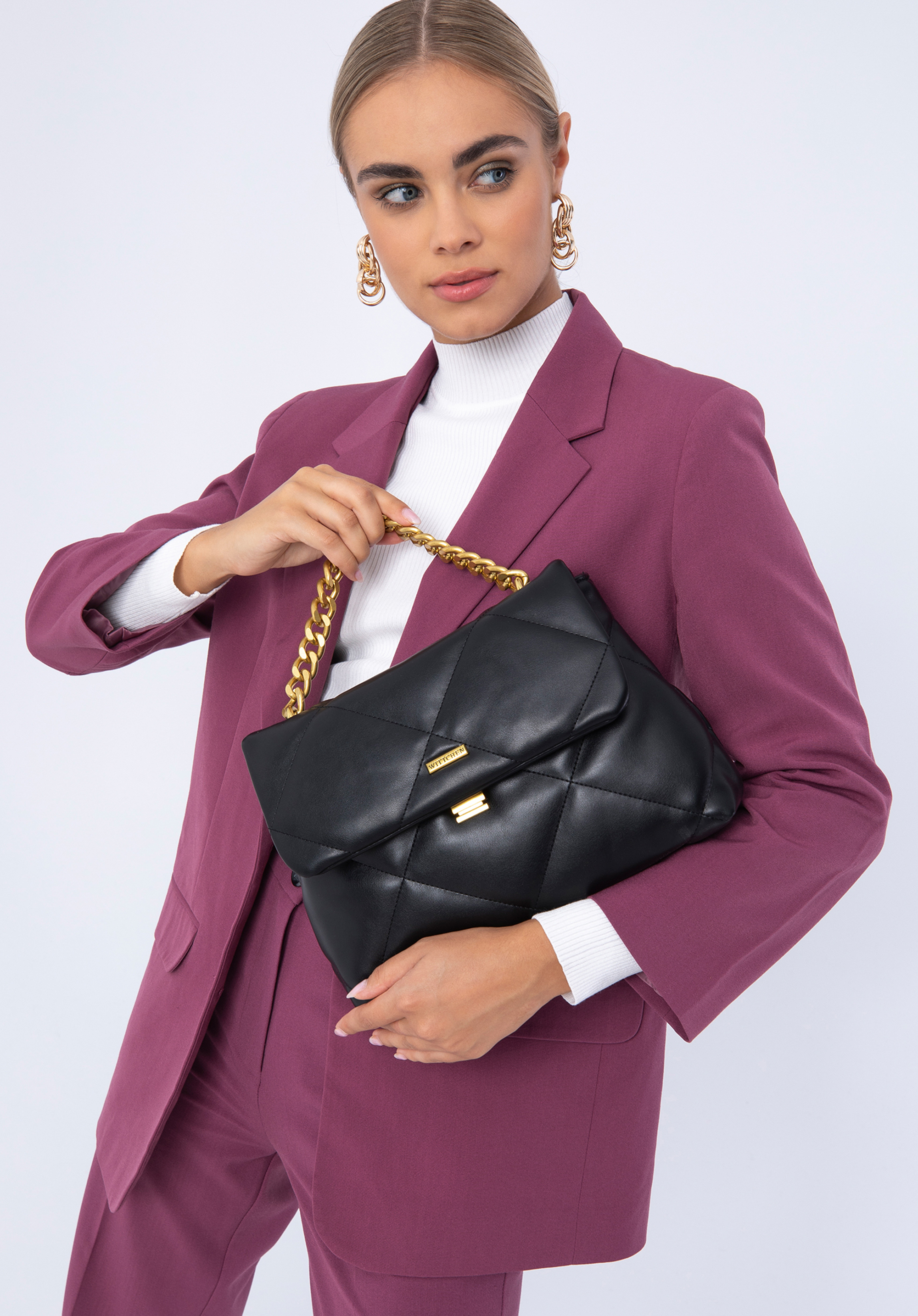 Torebka kuferek z miękkiej ekoskóry pikowana na łańcuszku