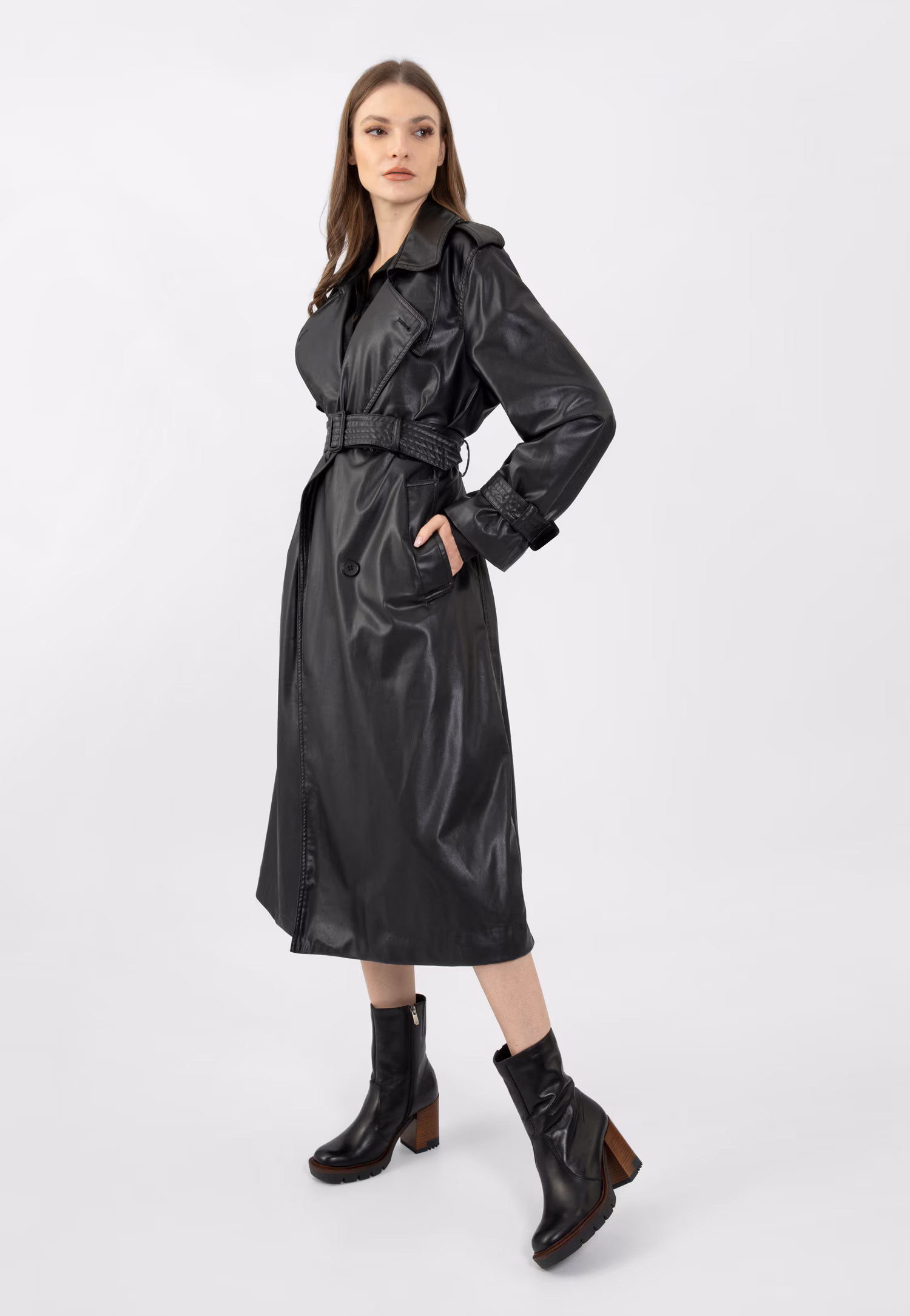 Czarne botki damskie na brązowym obcasie