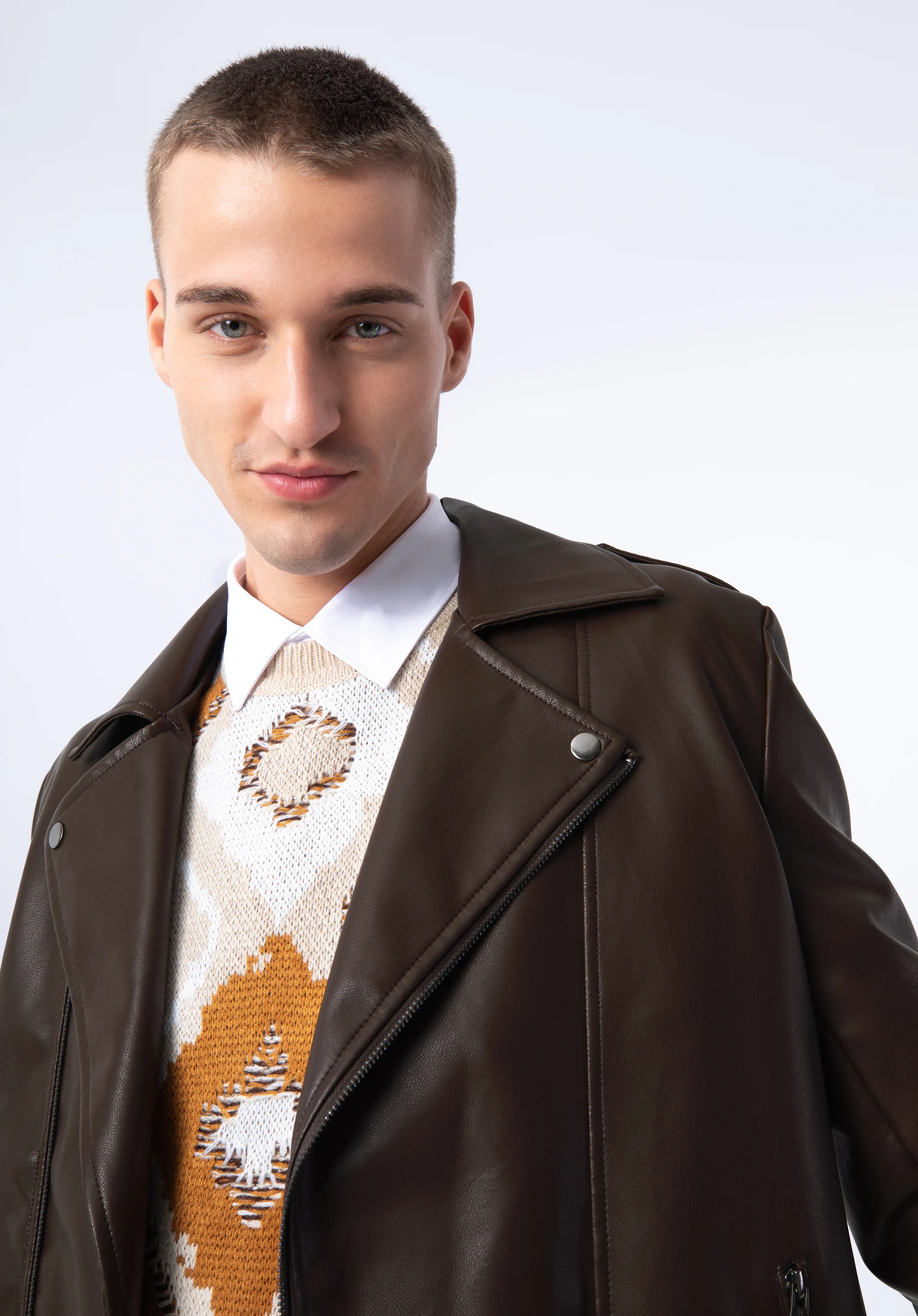 Męska ramoneska z ekoskóry z pagonami