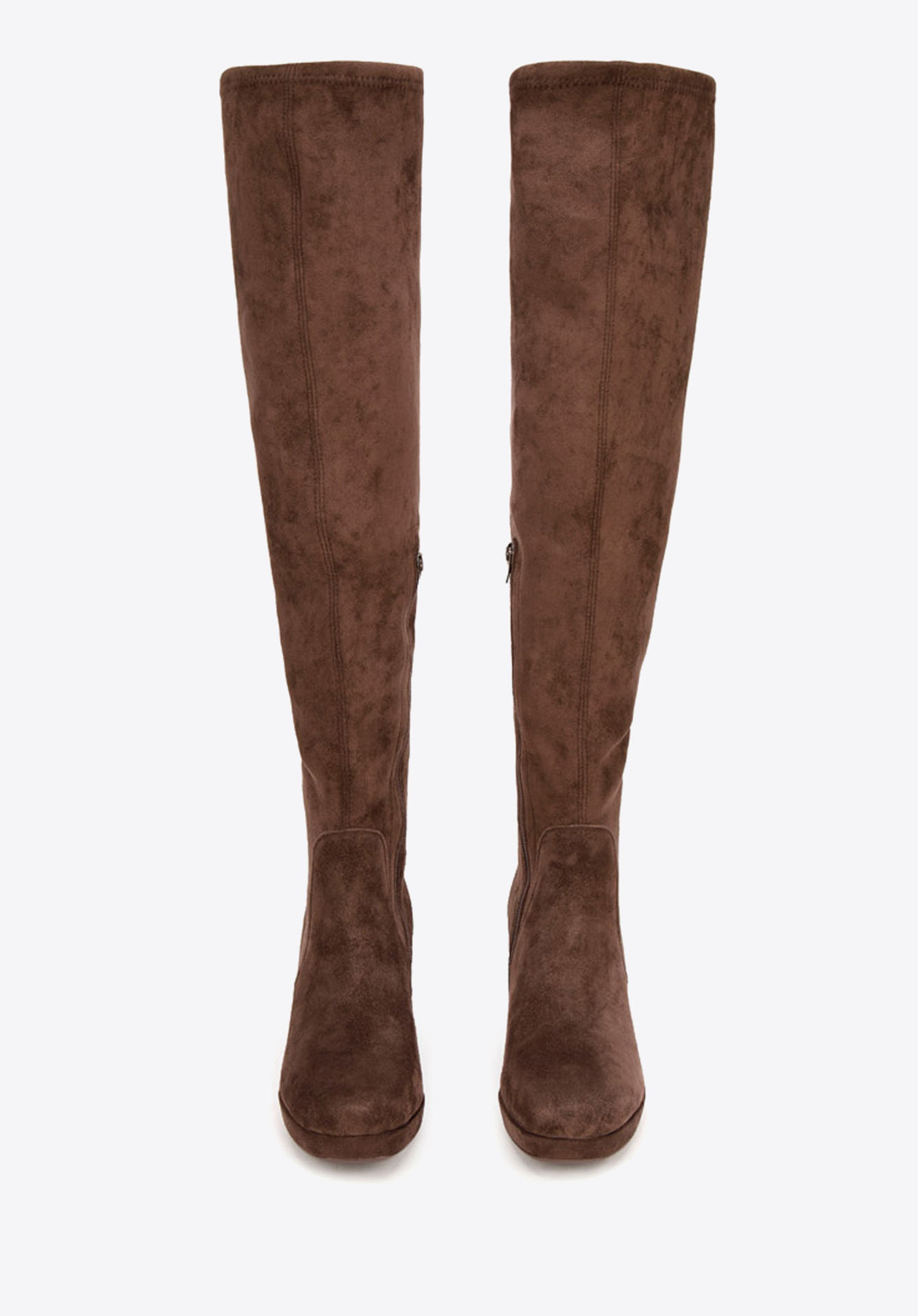 Kozaki zamszowe na słupku z elastyczną cholewką