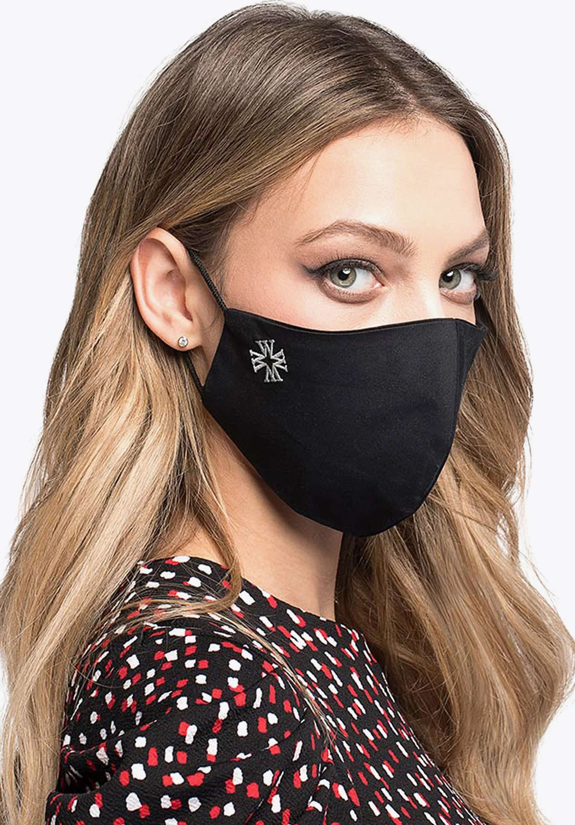 Maseczka bawełniana profilowana z białym monogramem