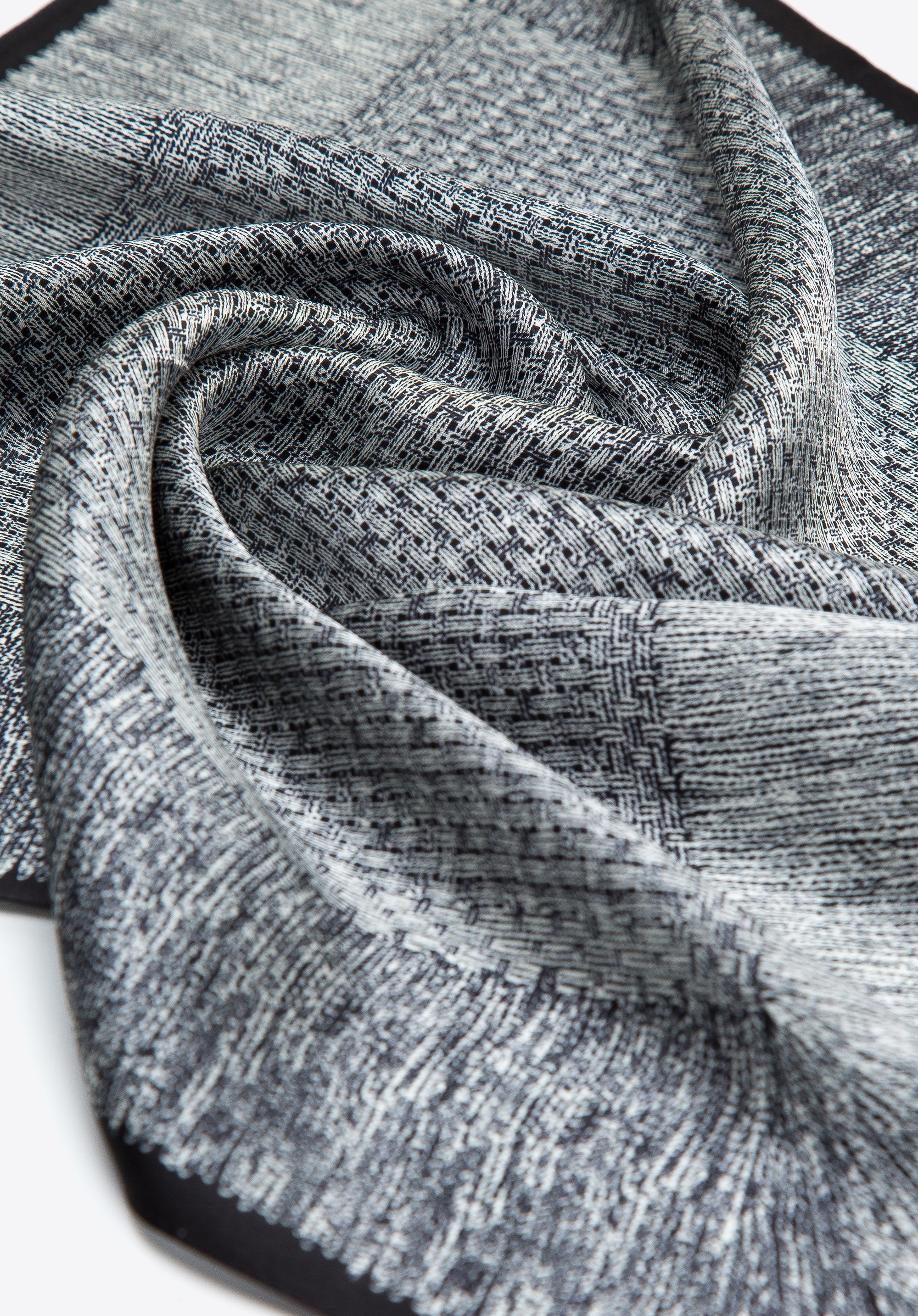 Damska apaszka jedwabna we wzory