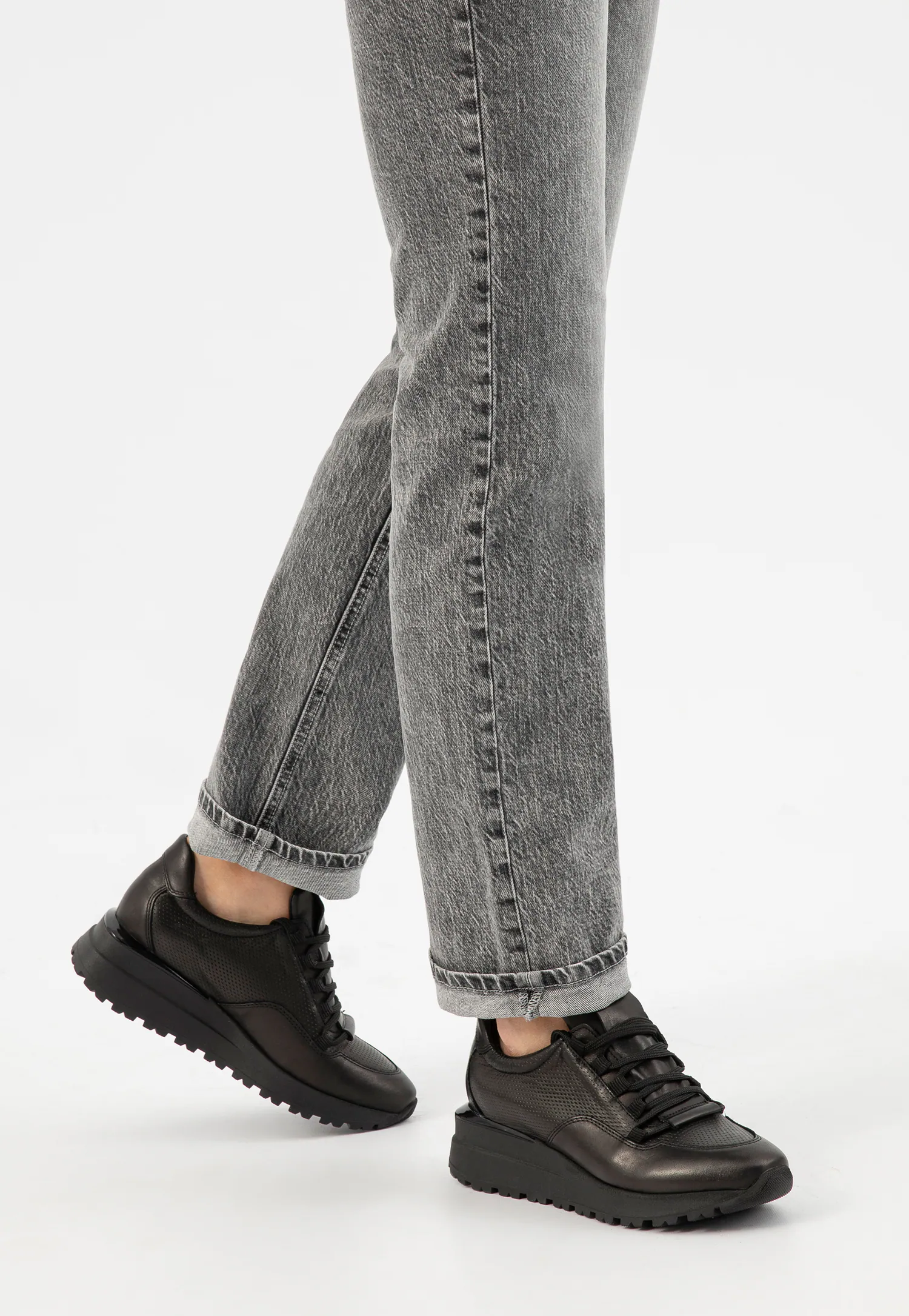 Czarne sneakersy damskie na wysokiej podeszwie