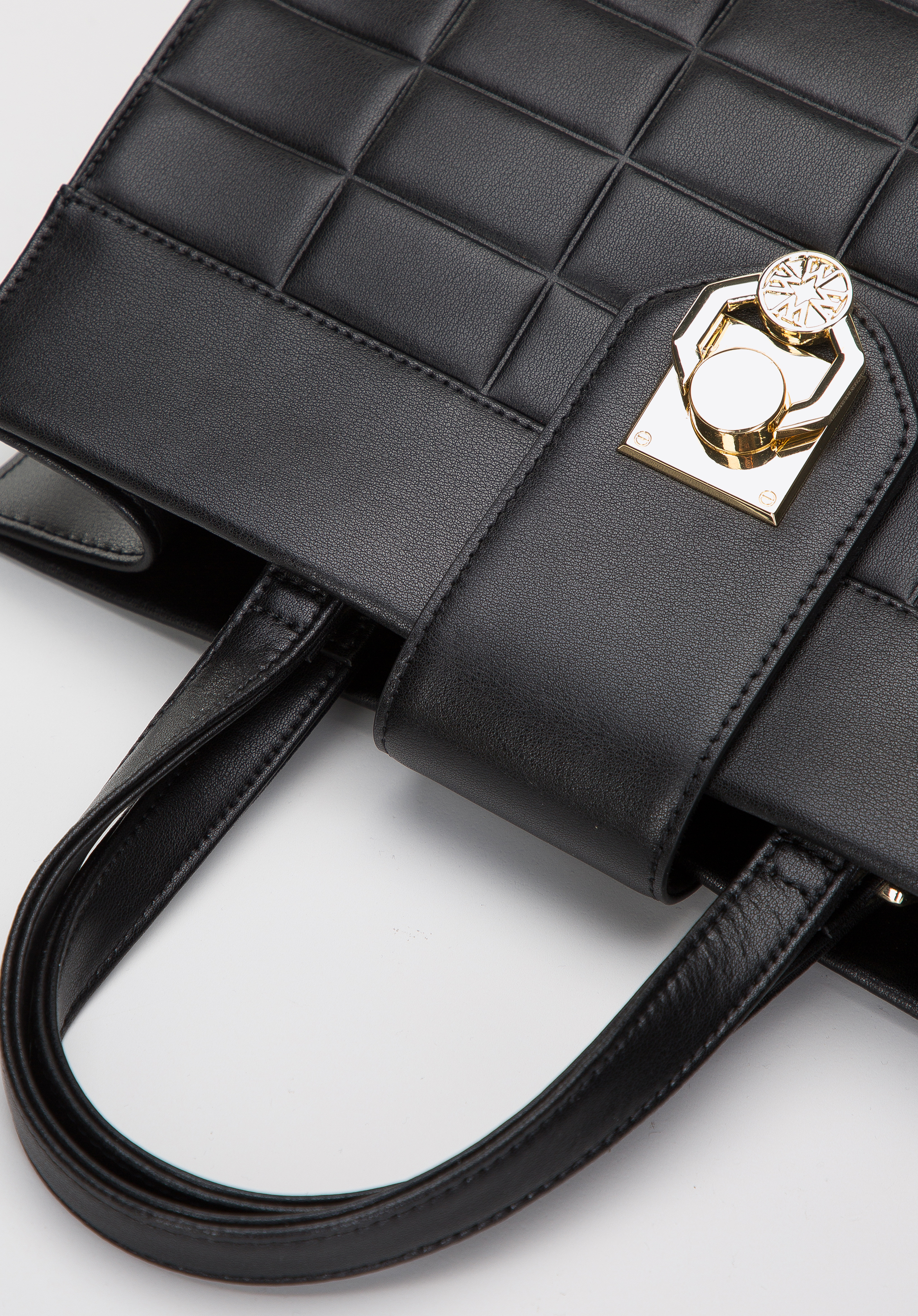 Torebka kuferek ze skóry naturalnej z ozdobną klamrą