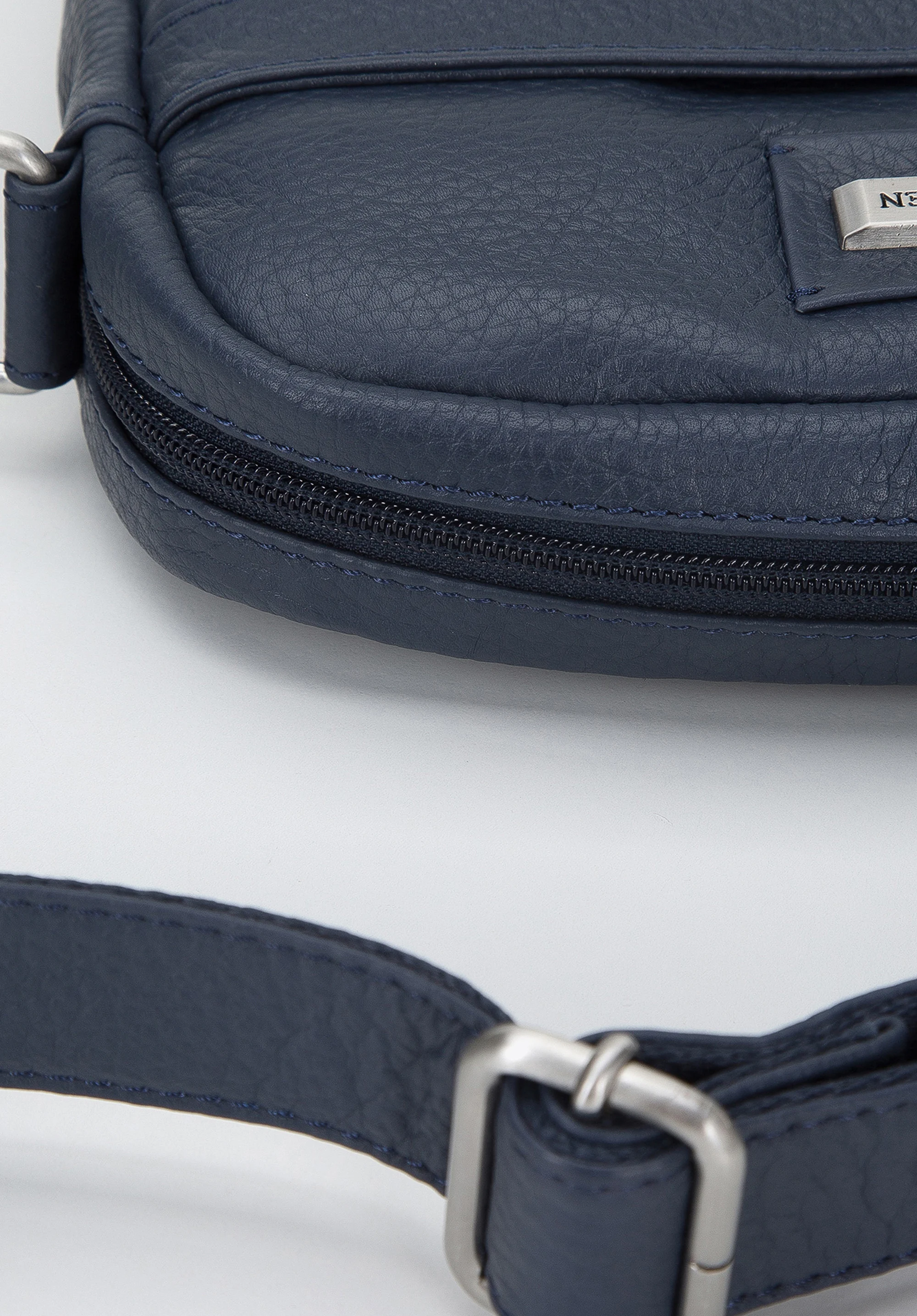 Męska listonoszka skórzana z pionowym suwakiem