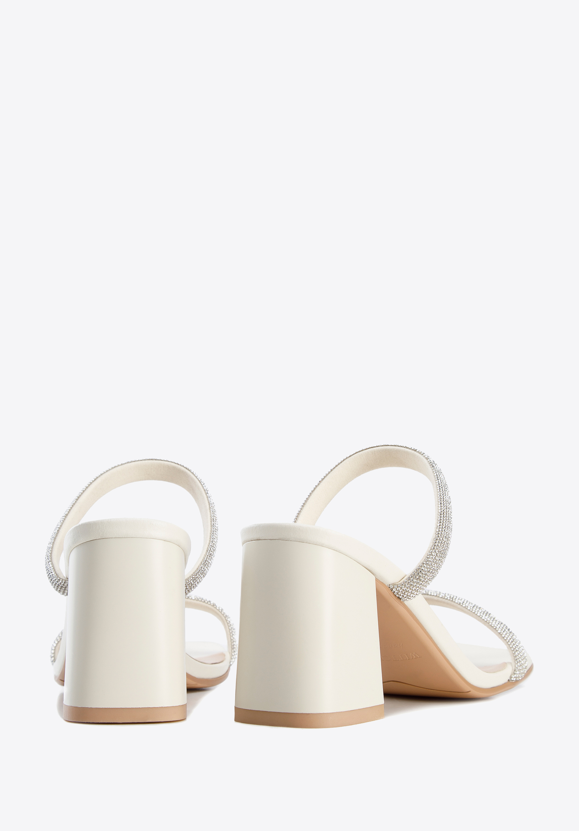 Damskie klapki skórzane z błyszczącymi paskami