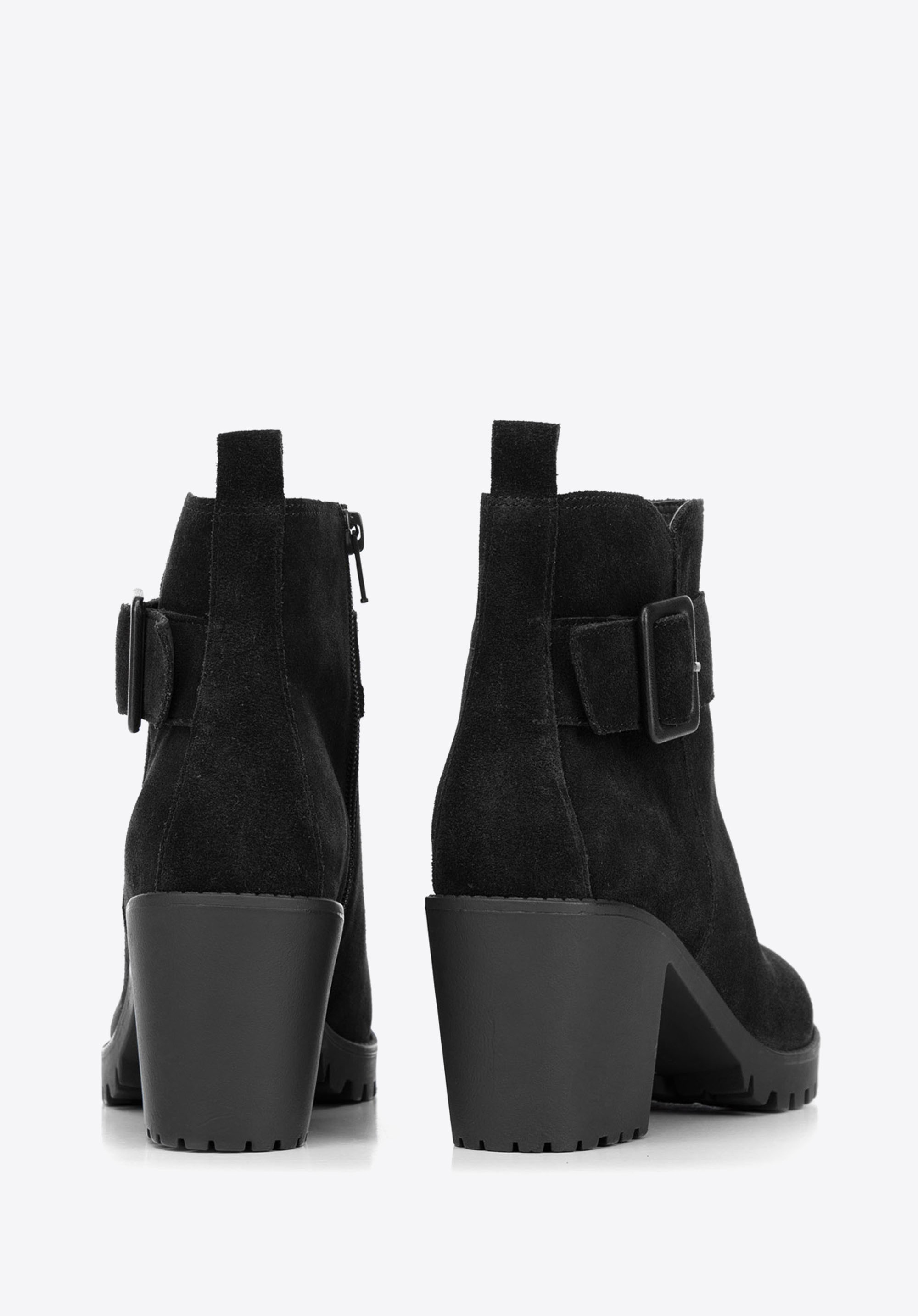 Damskie botki zamszowe z ozdobną klamrą