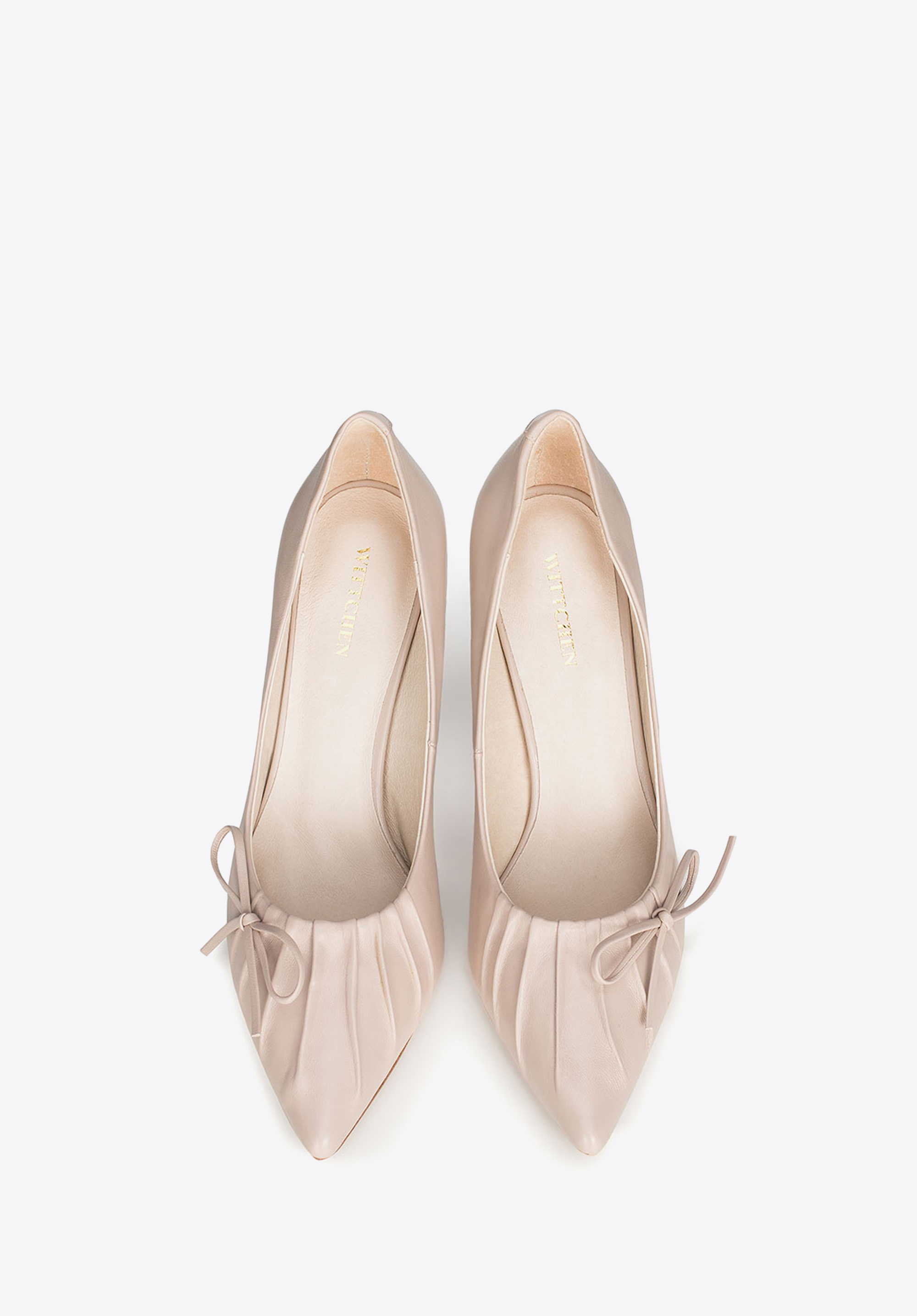 Szpilki skórzane z marszczonym przodem