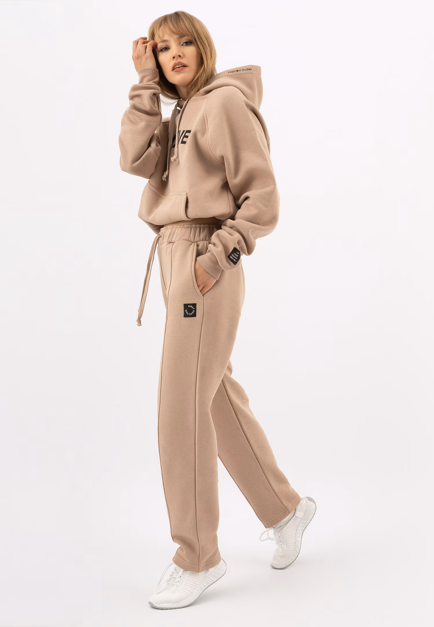 RELAKS czerwone spodnie dresowe o prostym kroju