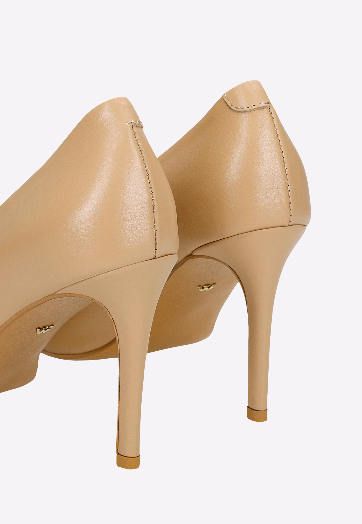 Beżowe klasyczne czółenka ze skóry licowej