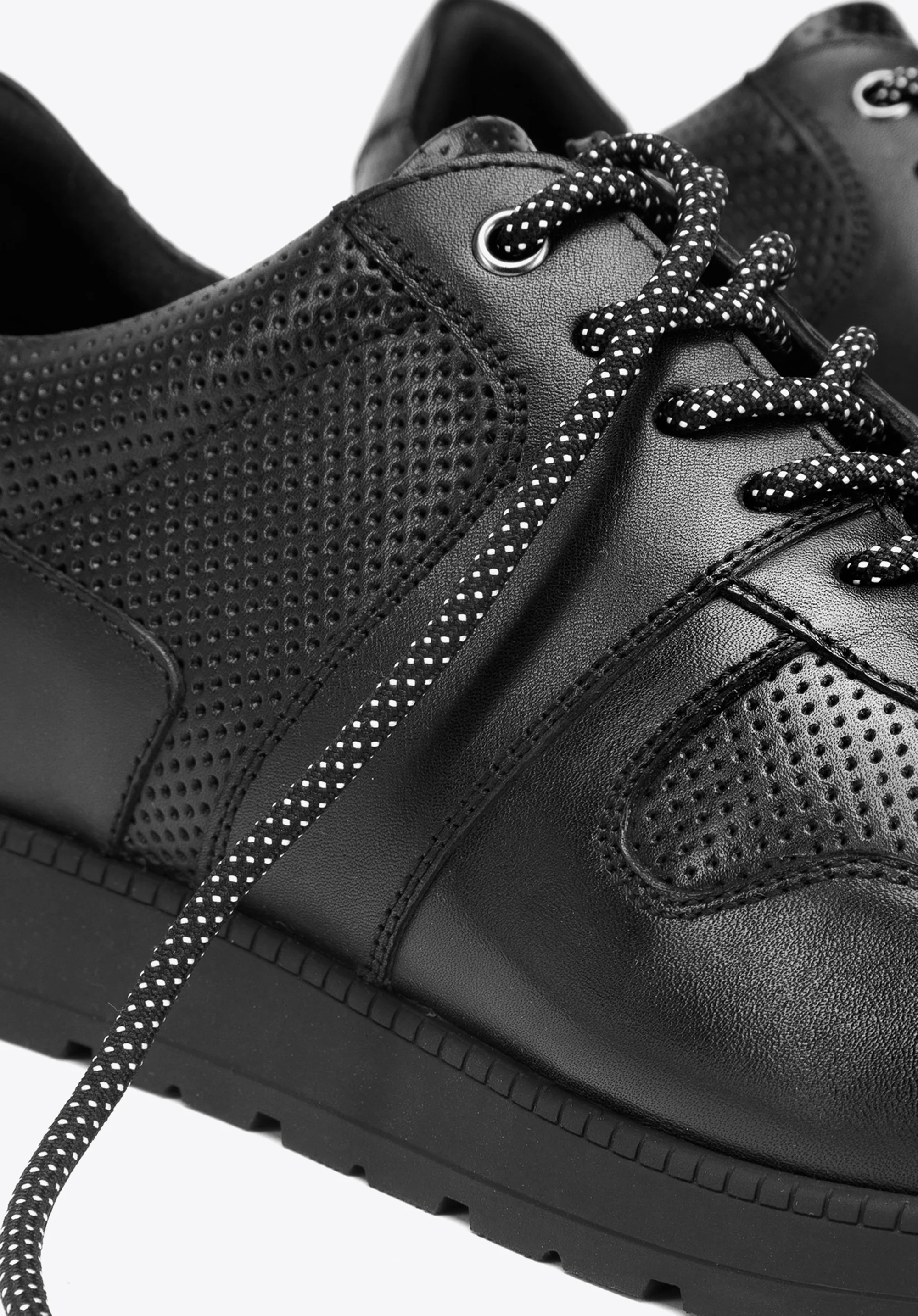 Męskie sneakersy skórzane perforowane