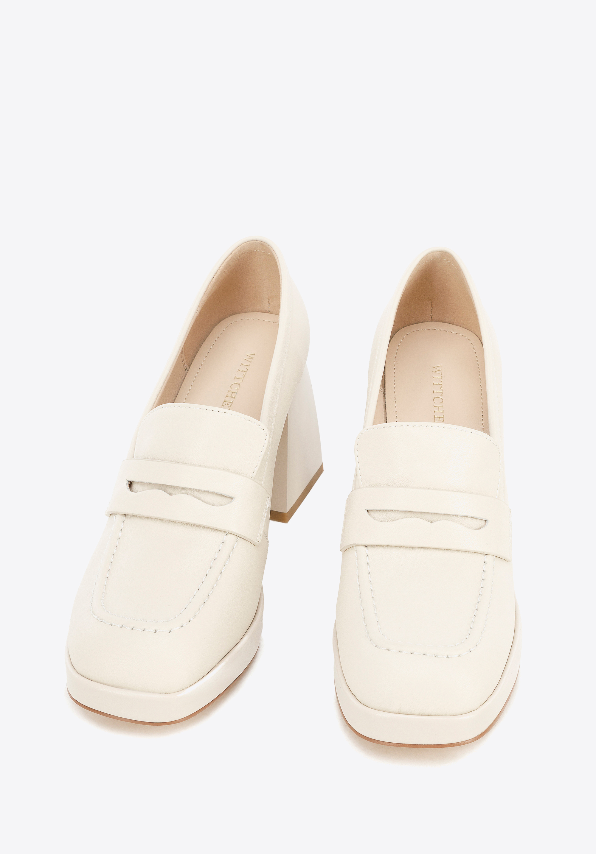 Czółenka ze skóry na platformie klasyczne