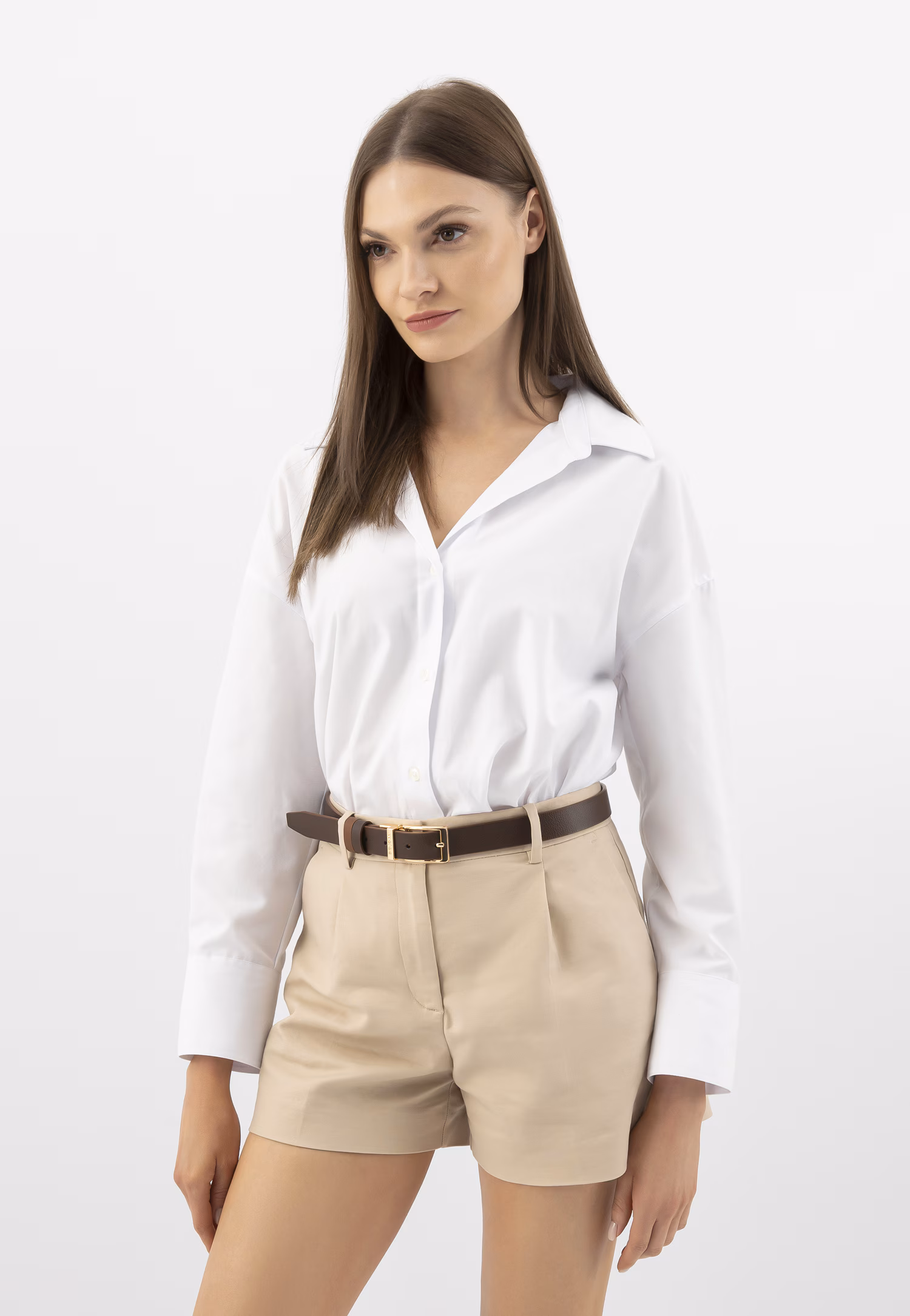 Dwustronny brązowy pasek damski ze skóry licowej ze złotą klamrą