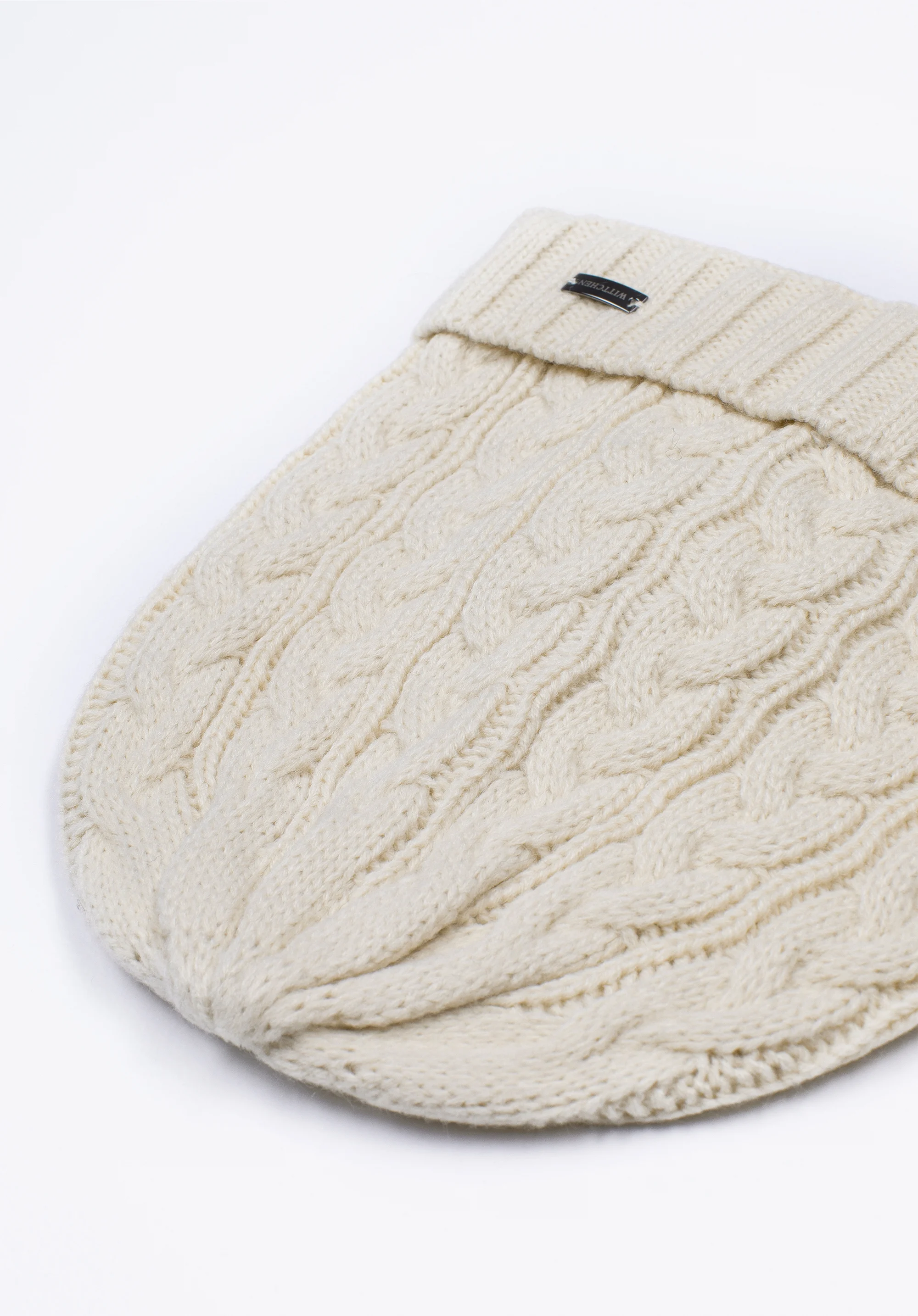 Damska czapka z warkoczowym splotem