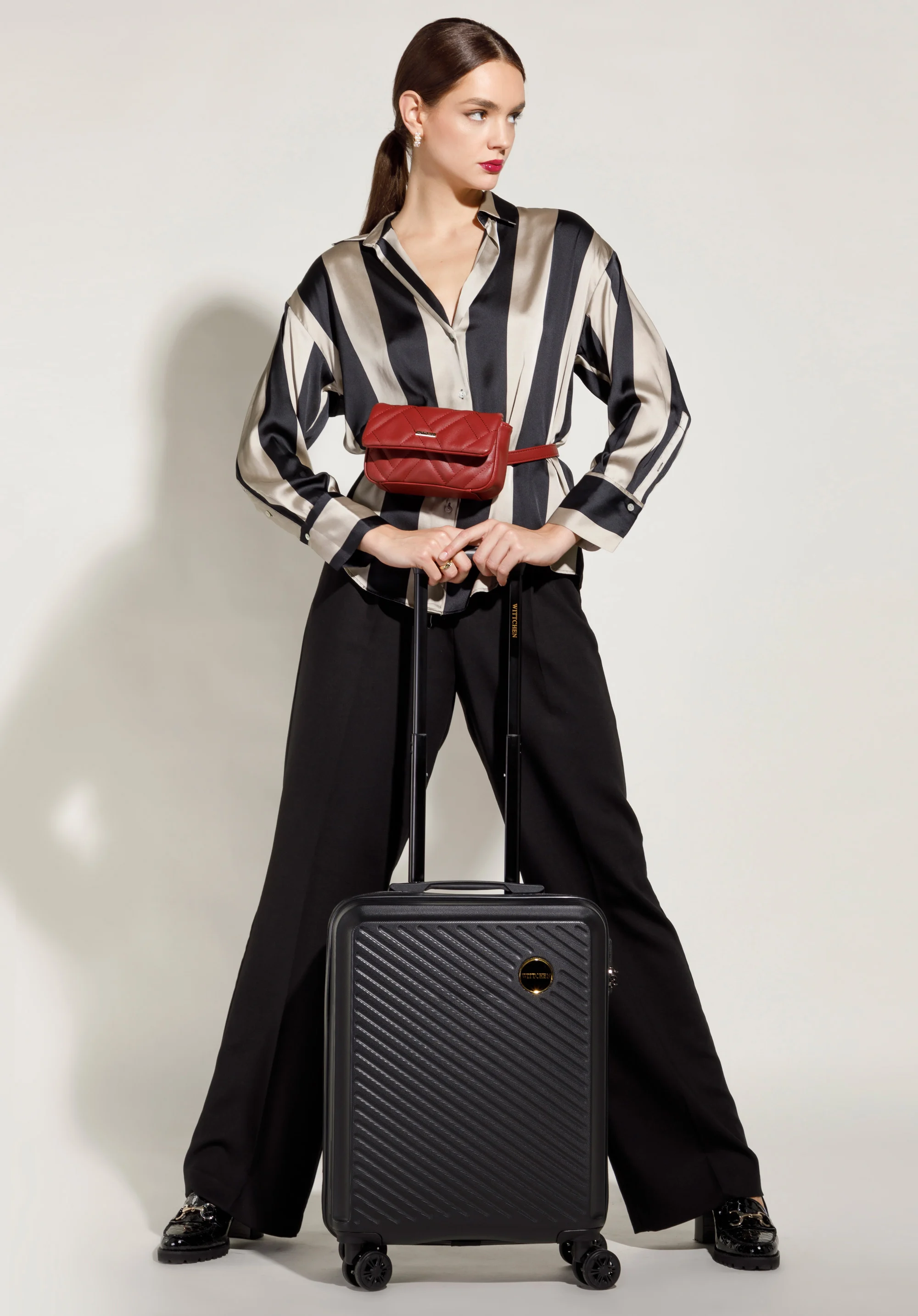 Walizka kabinowa z ABS-u w ukośne paski