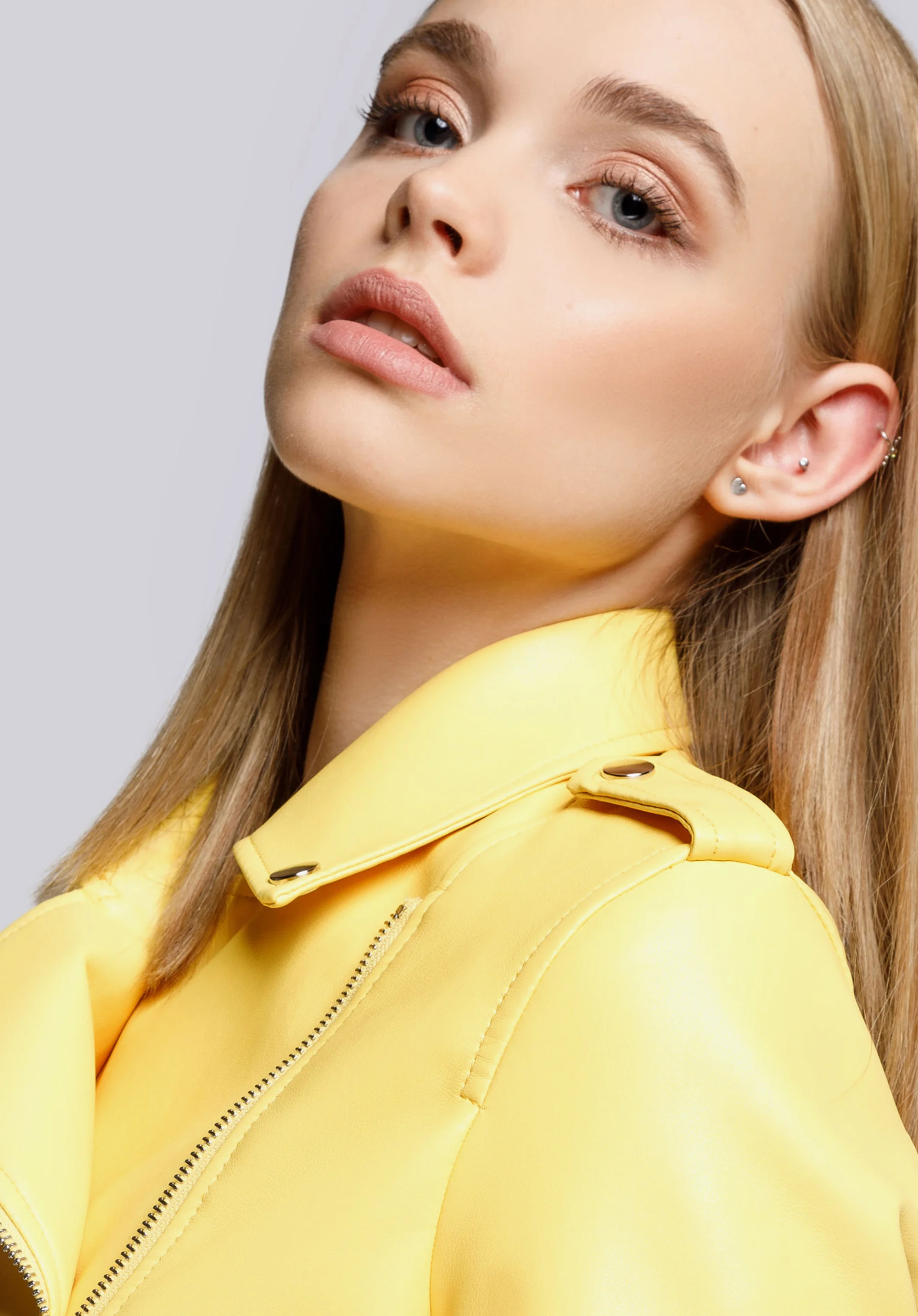 Damska ramoneska o fasonie cropped