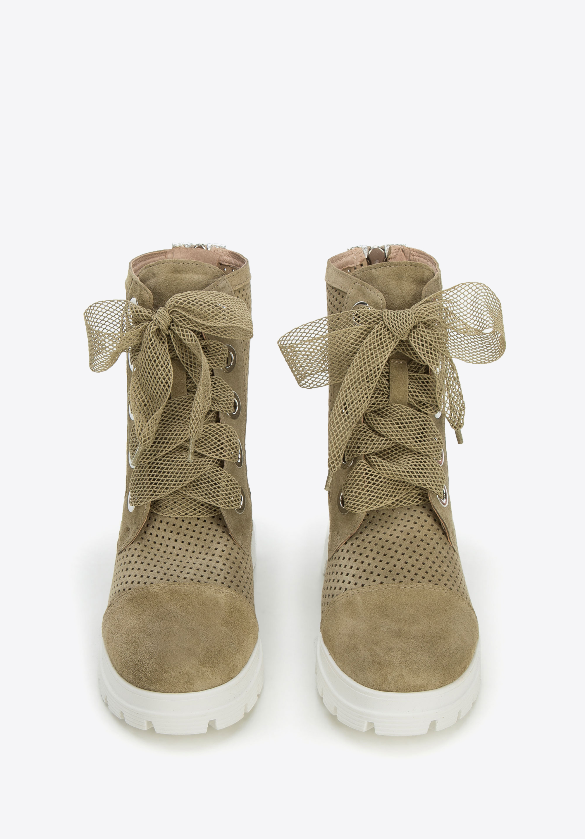 Damskie trapery z ażurowego zamszu