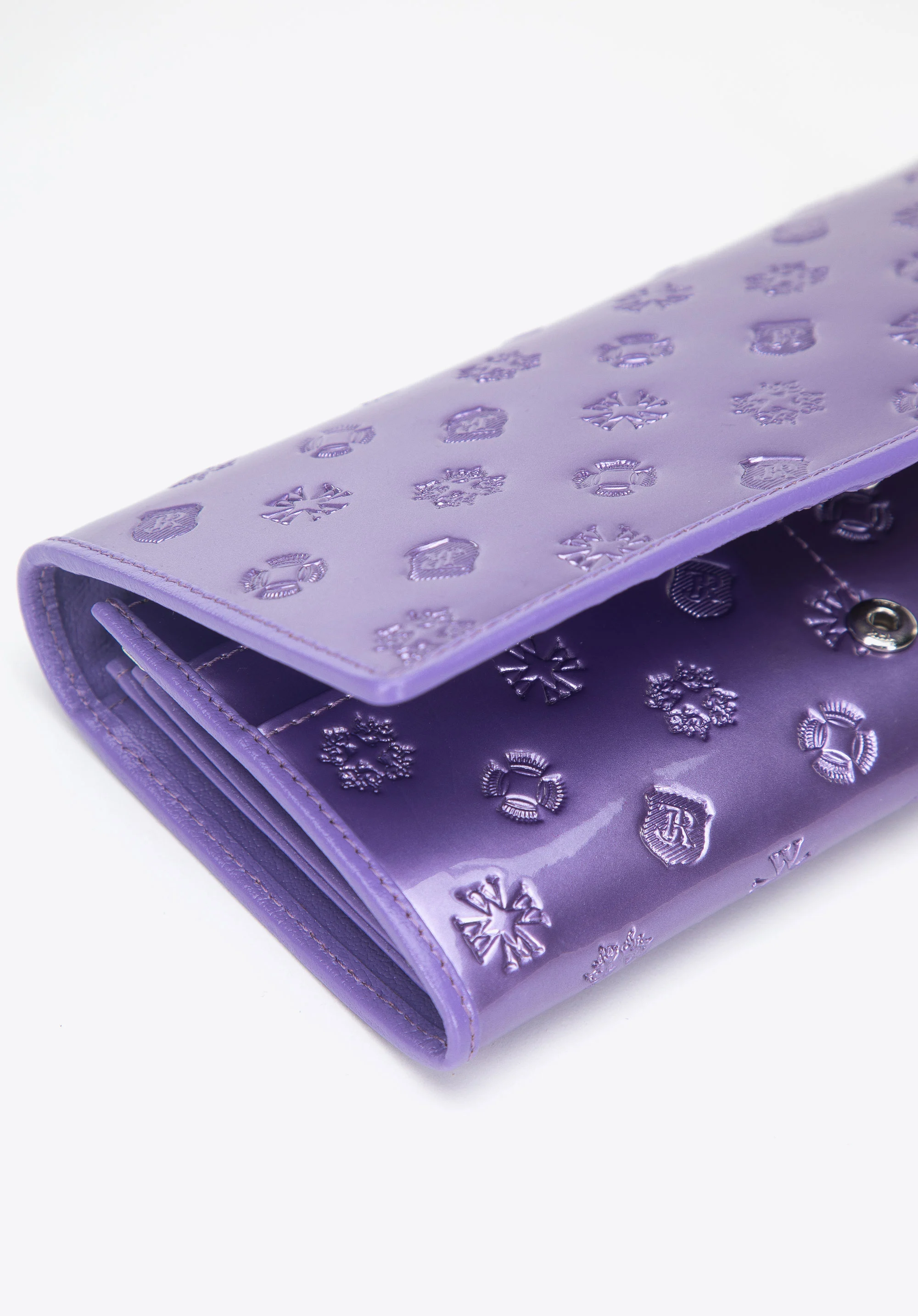 Damski portfel skórzany tłoczony w monogram