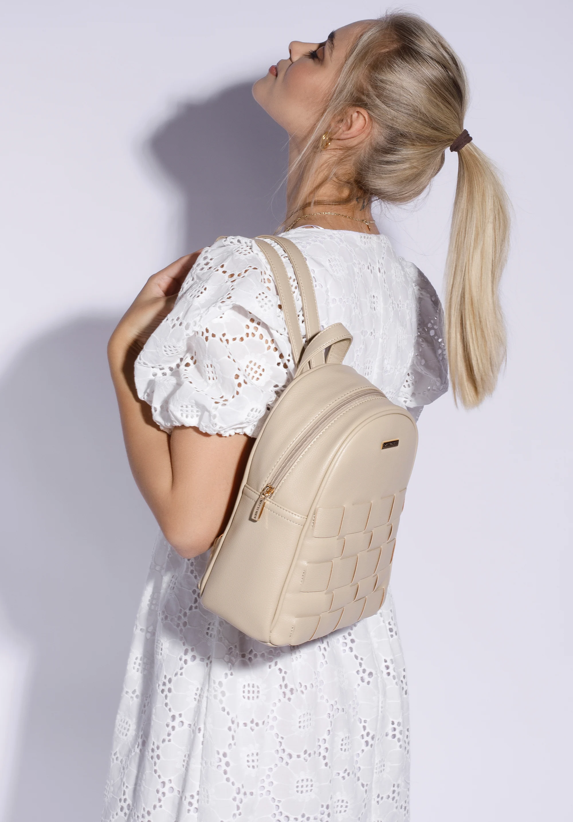 Damski plecak z ekoskóry z plecionką