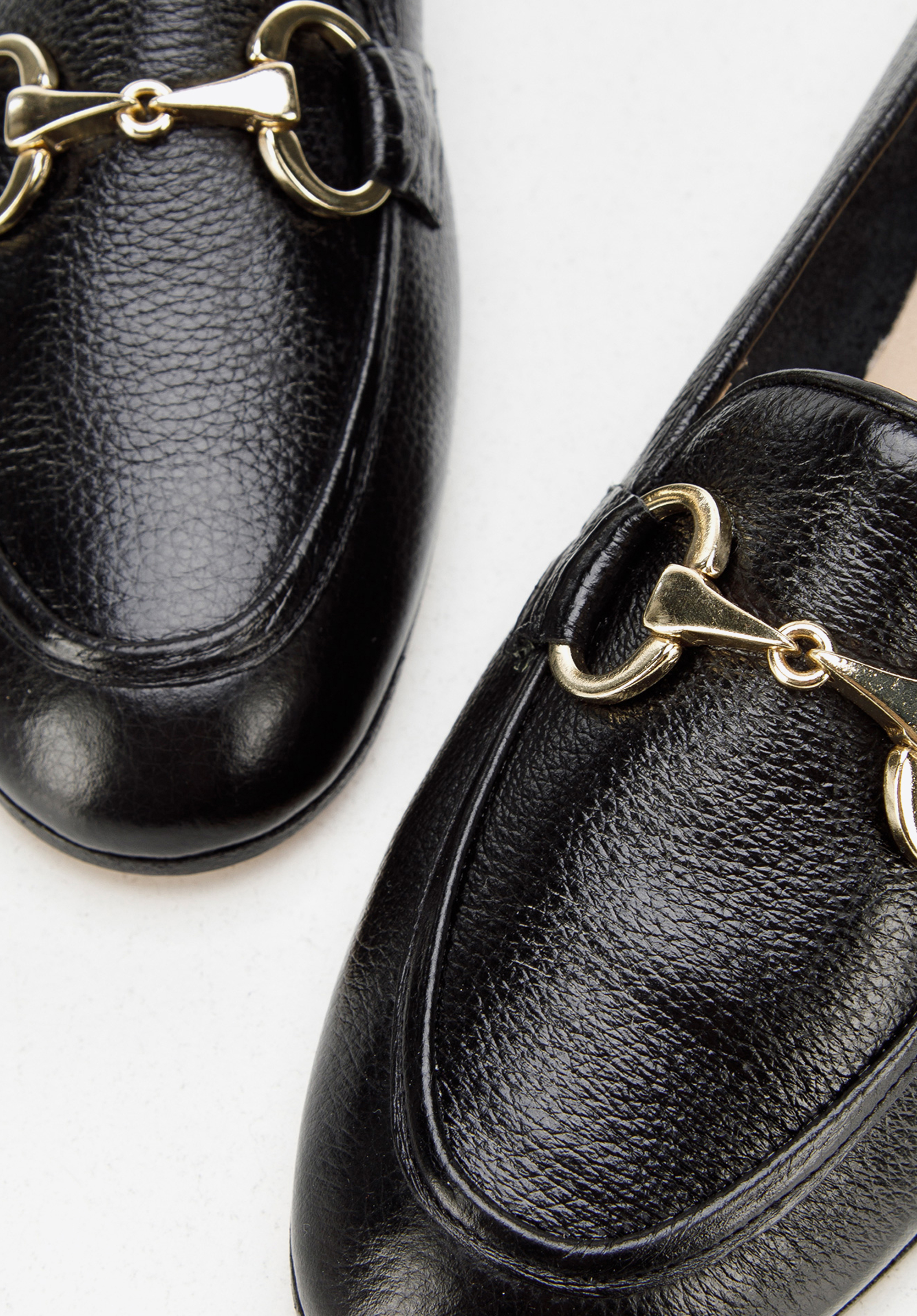 Damskie mokasyny skórzane z klamerką na płaskim obcasie