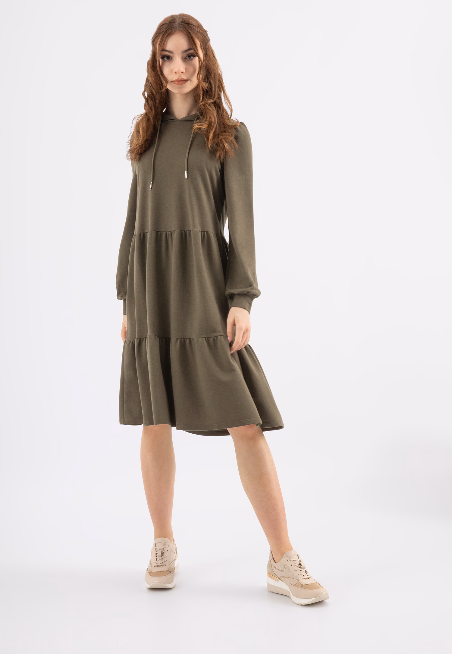 Beżowe sneakersy damskie ze złotymi elementami