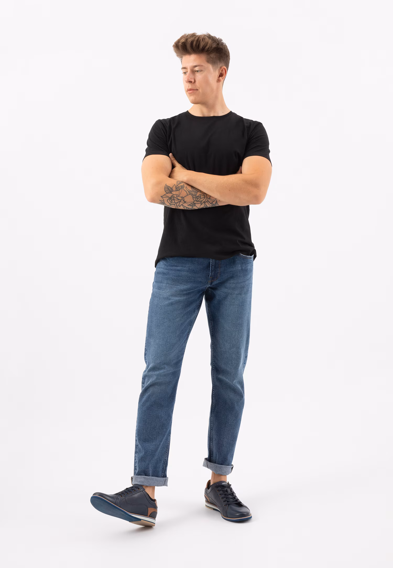 Sneakersy męskie w kolorze jasnego brązu z granatowymi wstawkami