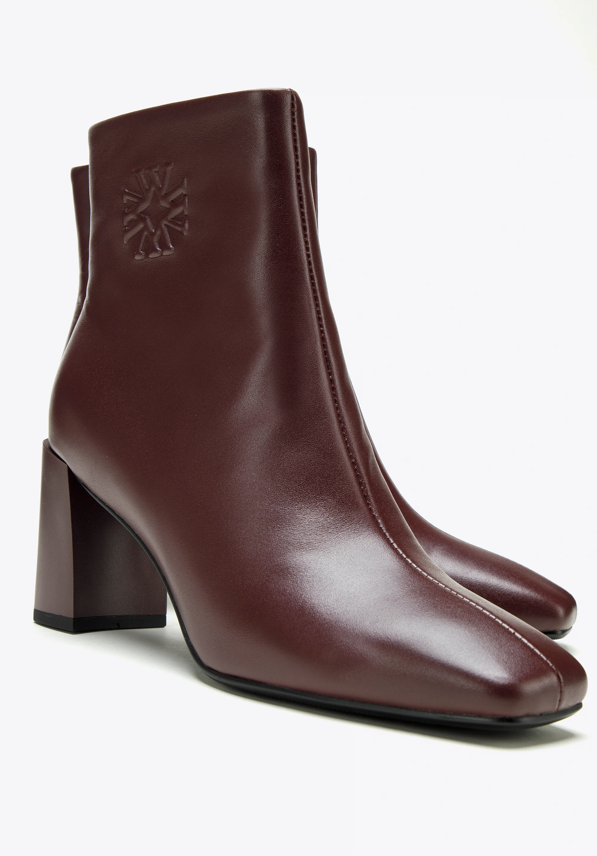 Damskie botki skórzane z monogramem