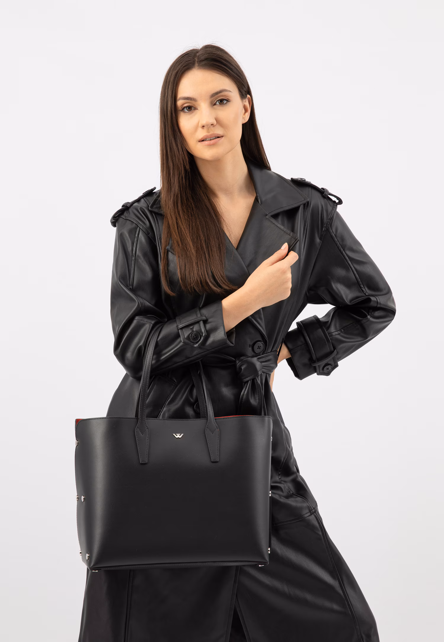 Duża shopperka skórzana z czerwonym wnętrzem