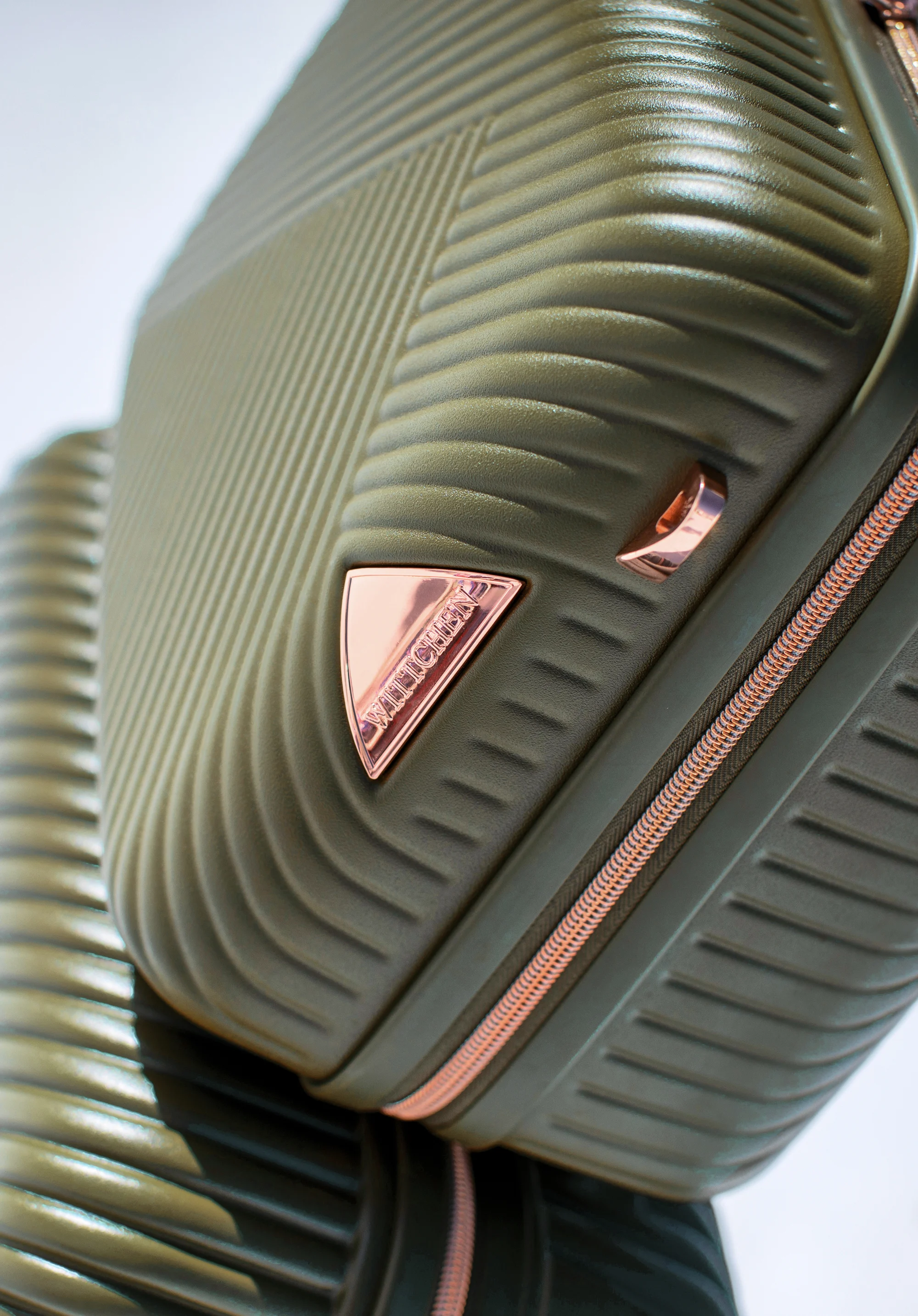 Walizka kabinowa z polikarbonu w paseczki