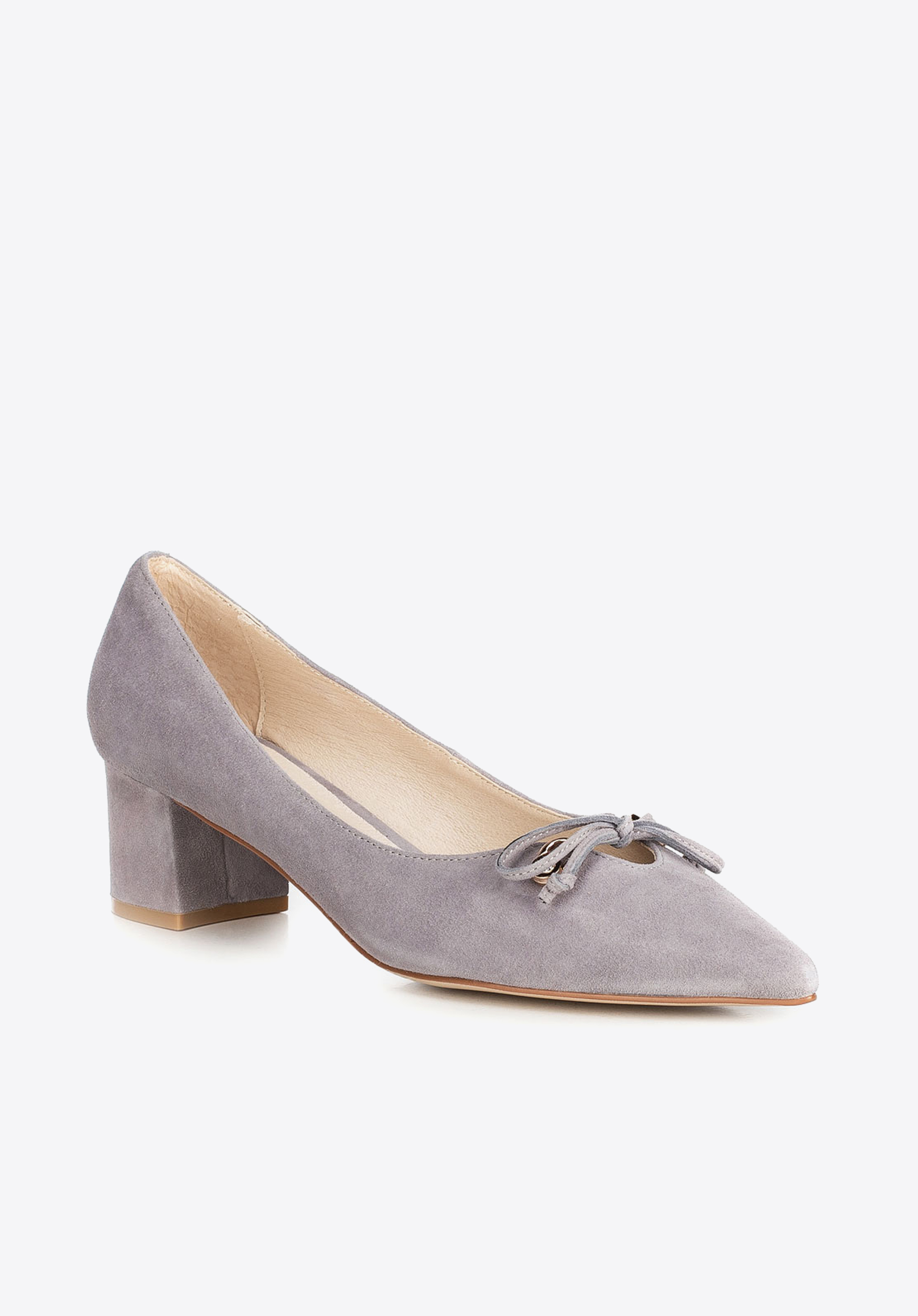 Czółenka na słupku zamszowe z  kokardką