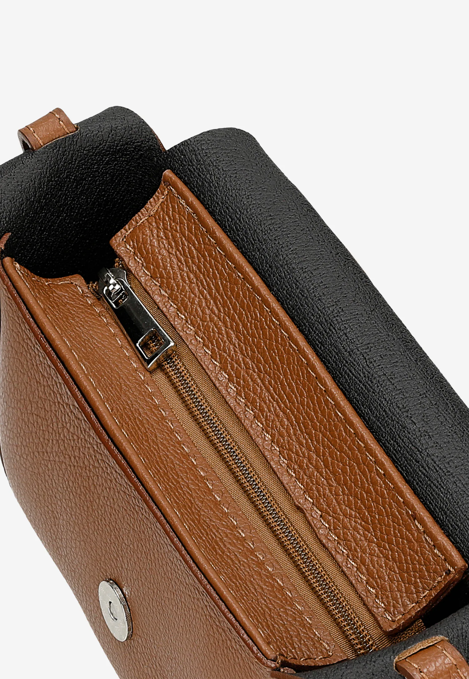 Jasnobrązowa skórzana torebka damska typu saddle bag