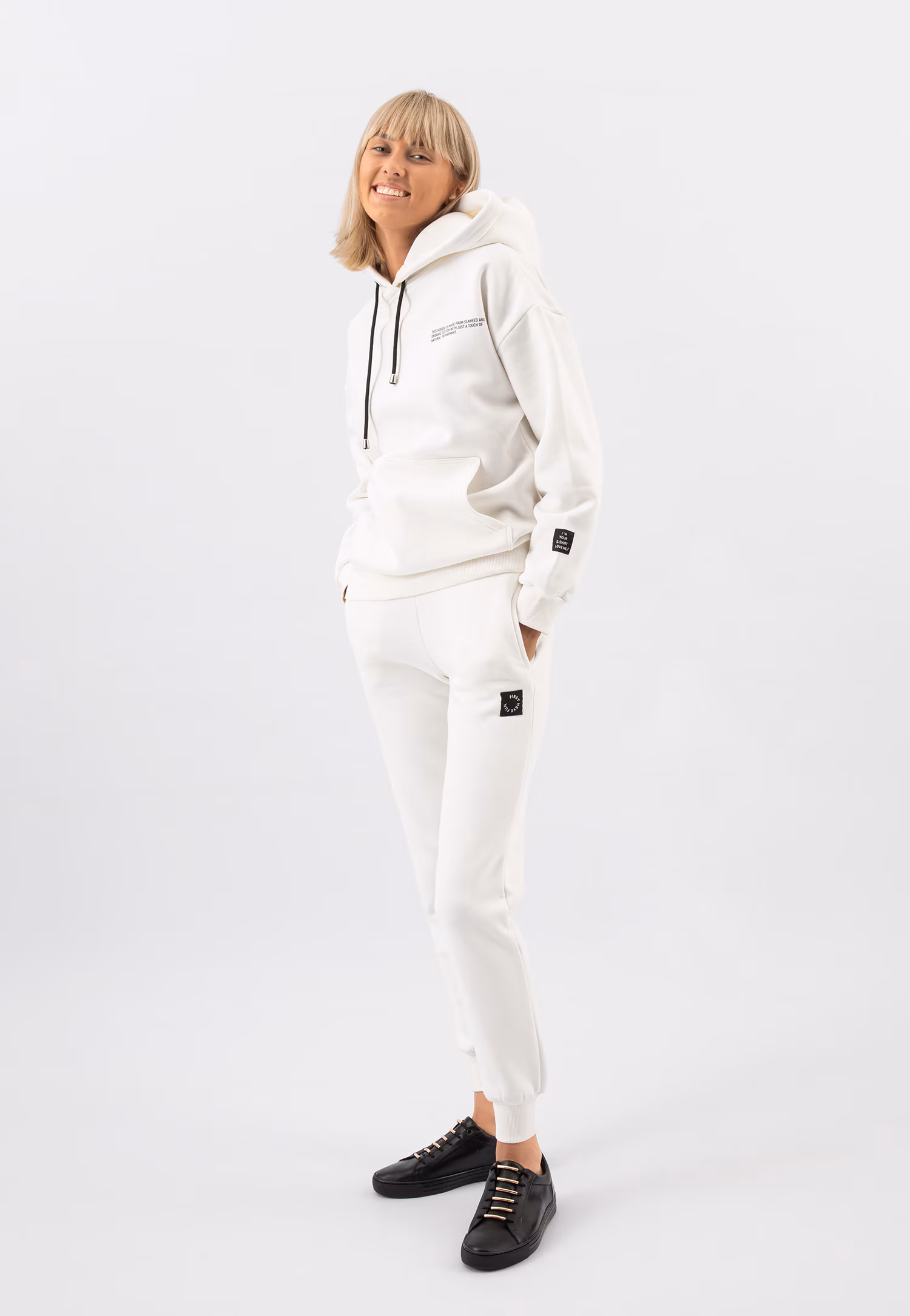 RELAKS białe spodnie damskie ze srebrnymi zamkami