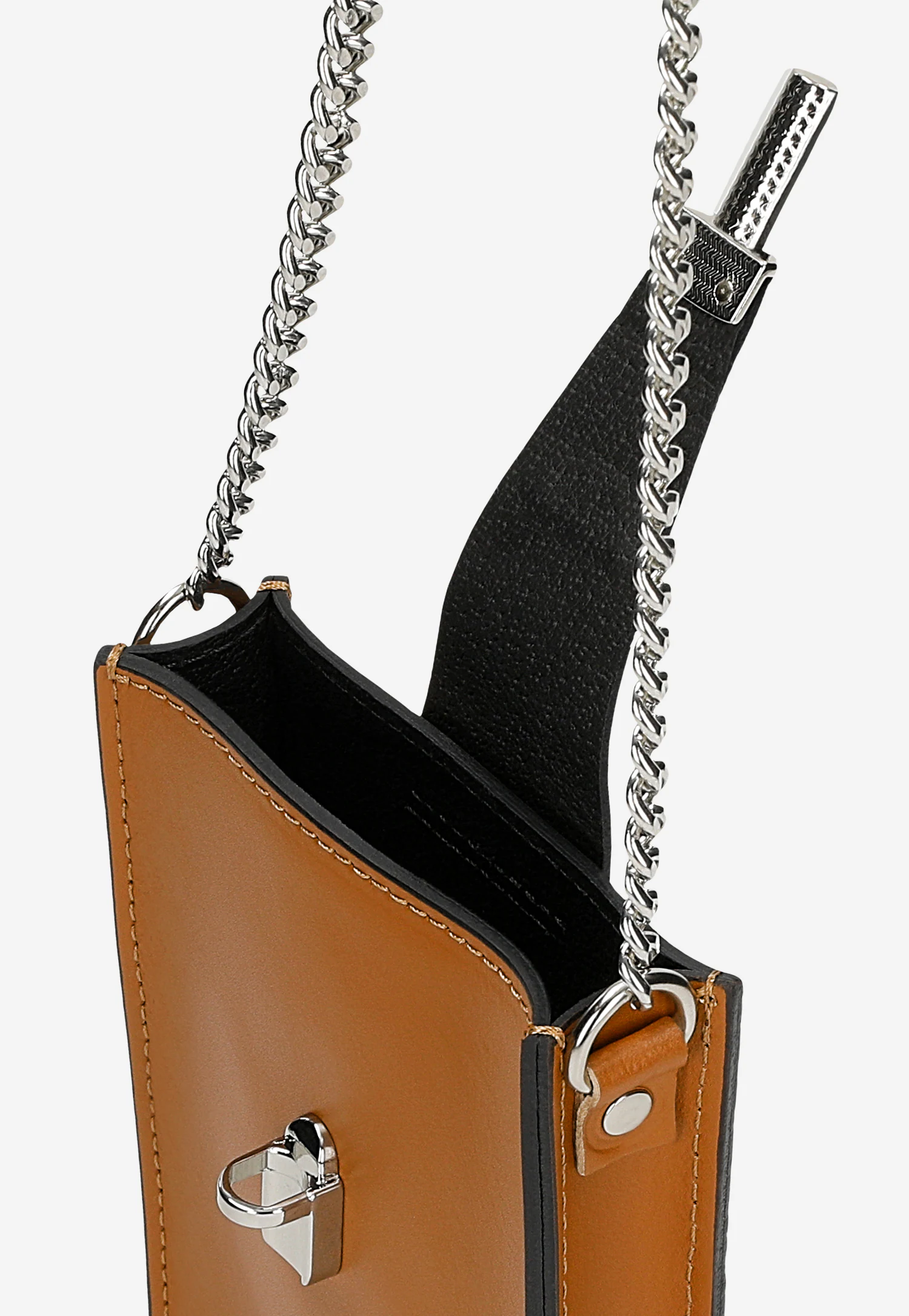 Beżowa torebka na telefon ze srebrnym łańcuchem