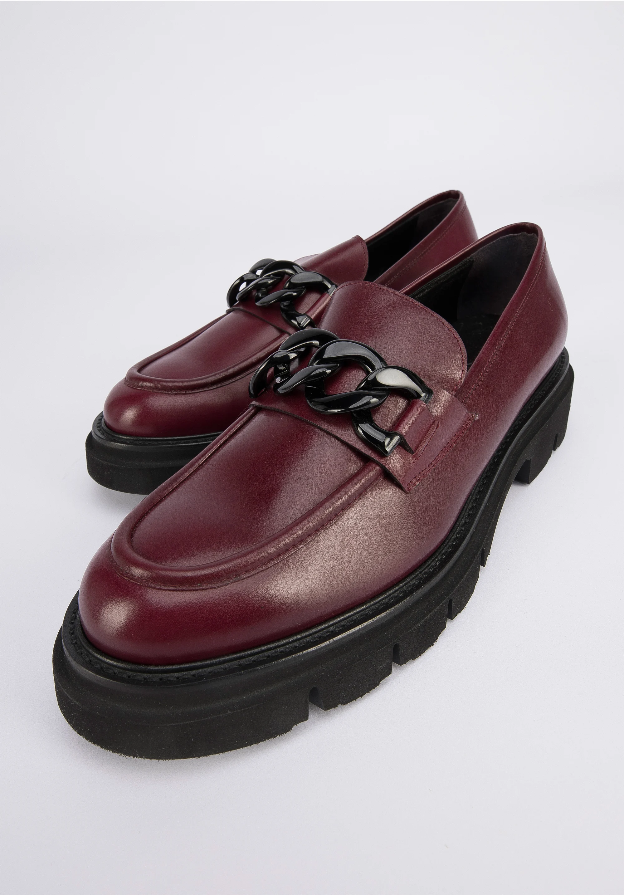 Damskie mokasyny skórzane z łańcuchem