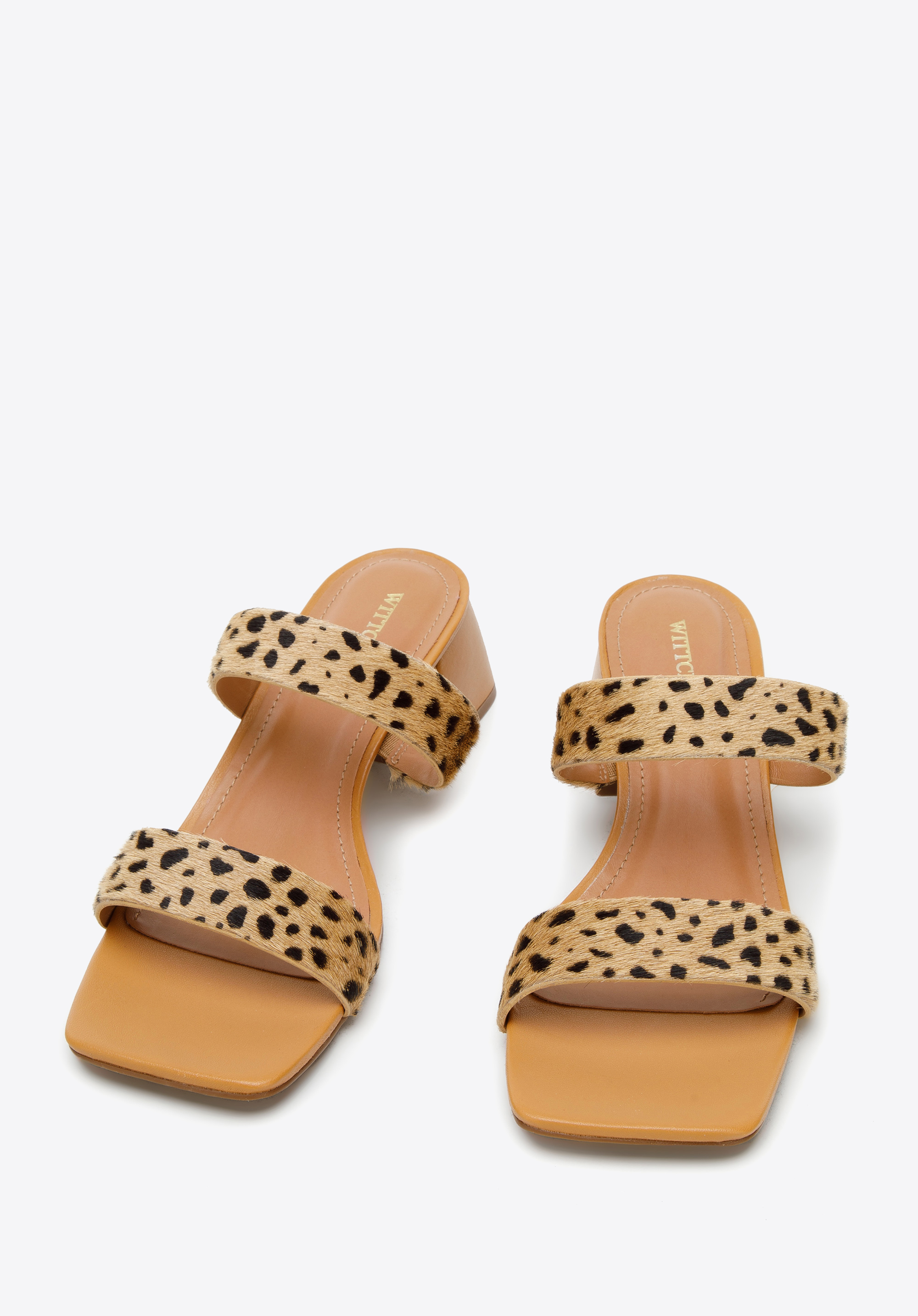 Damskie klapki skórzane z cienkimi paskami